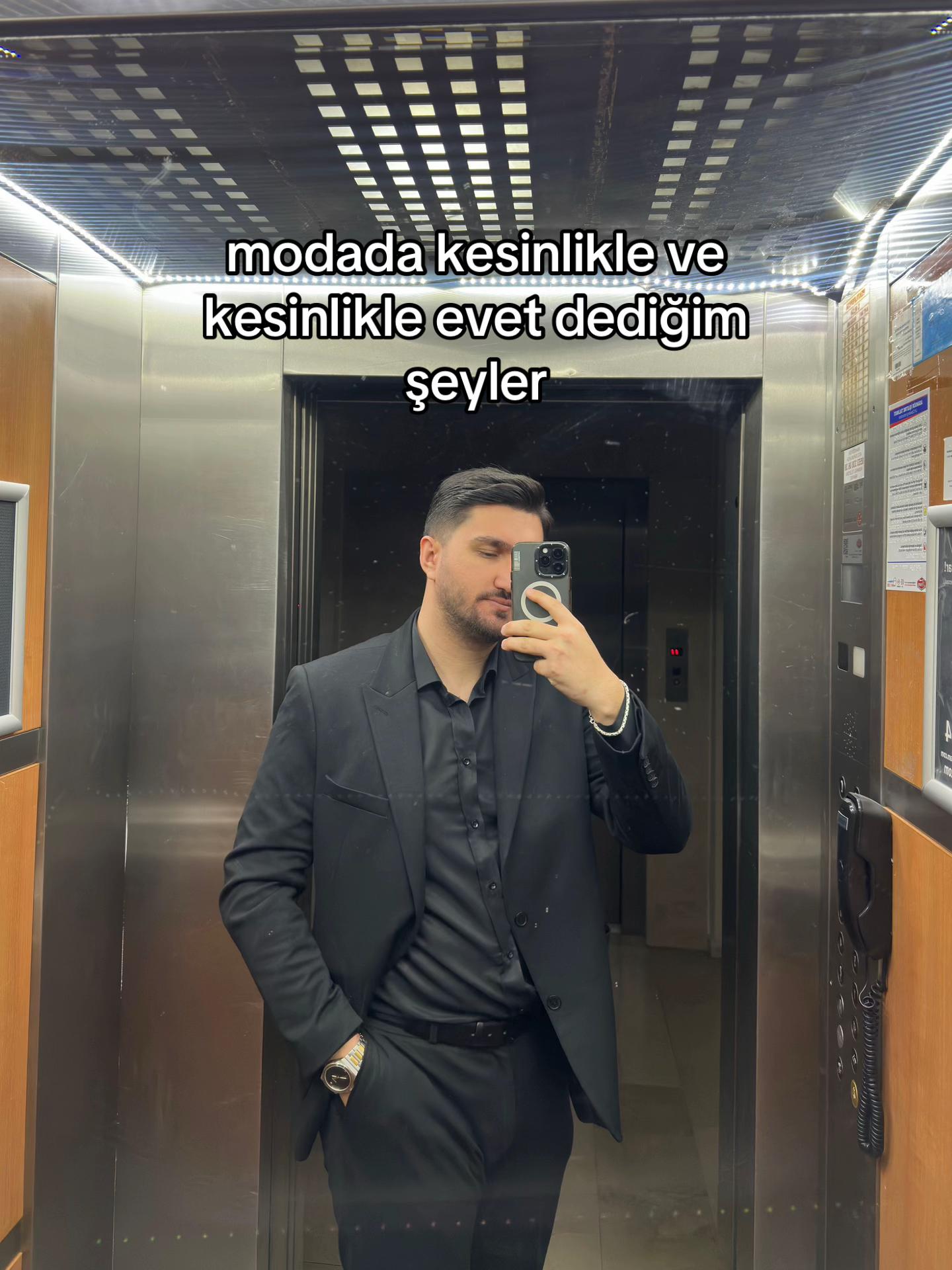 @⃟