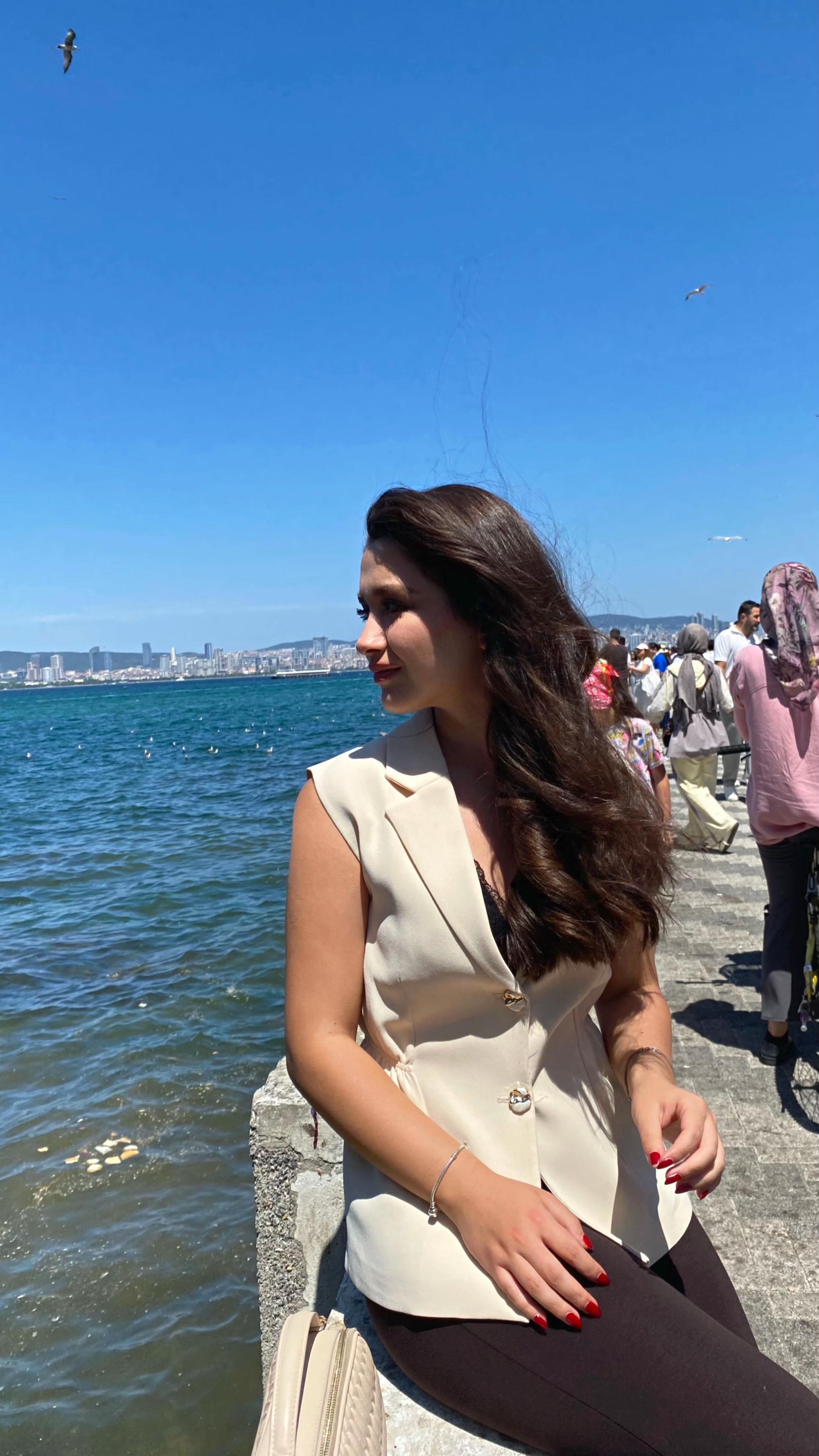 @Neslihandkci