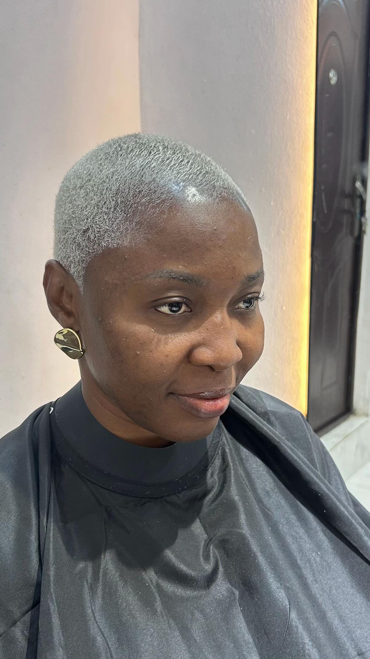 @FEMALE BARBER/LOCTICIAN IN LAG