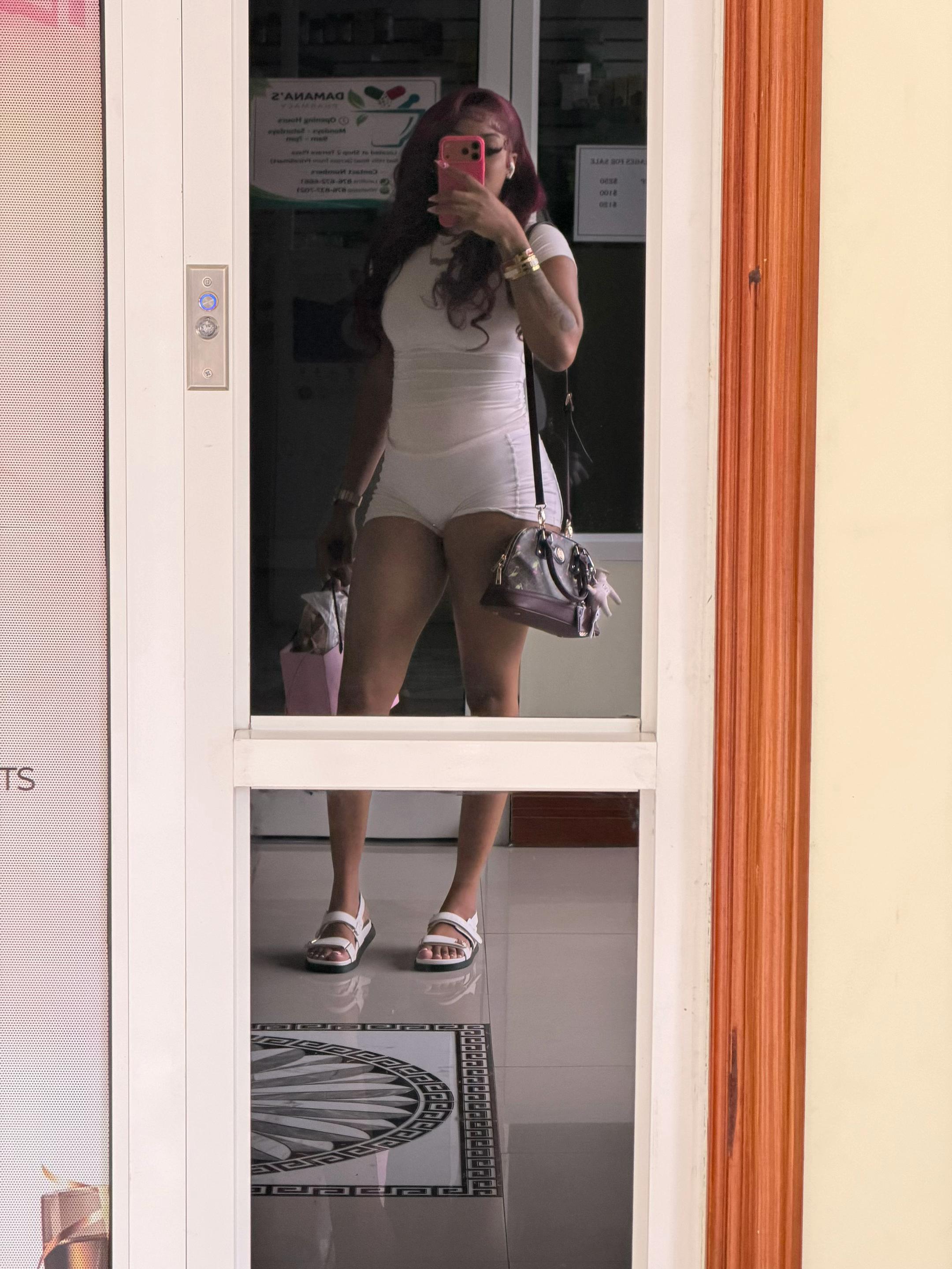 @khaloni11