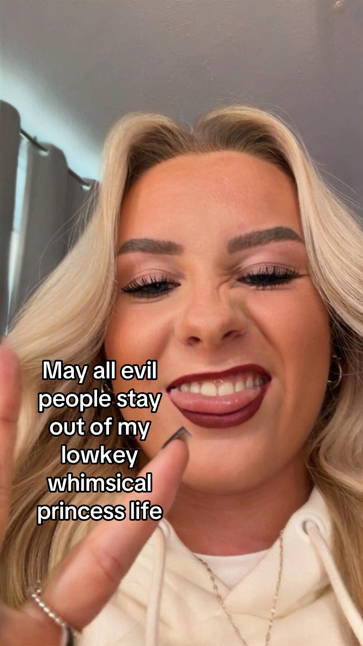 @EmmaMofficial