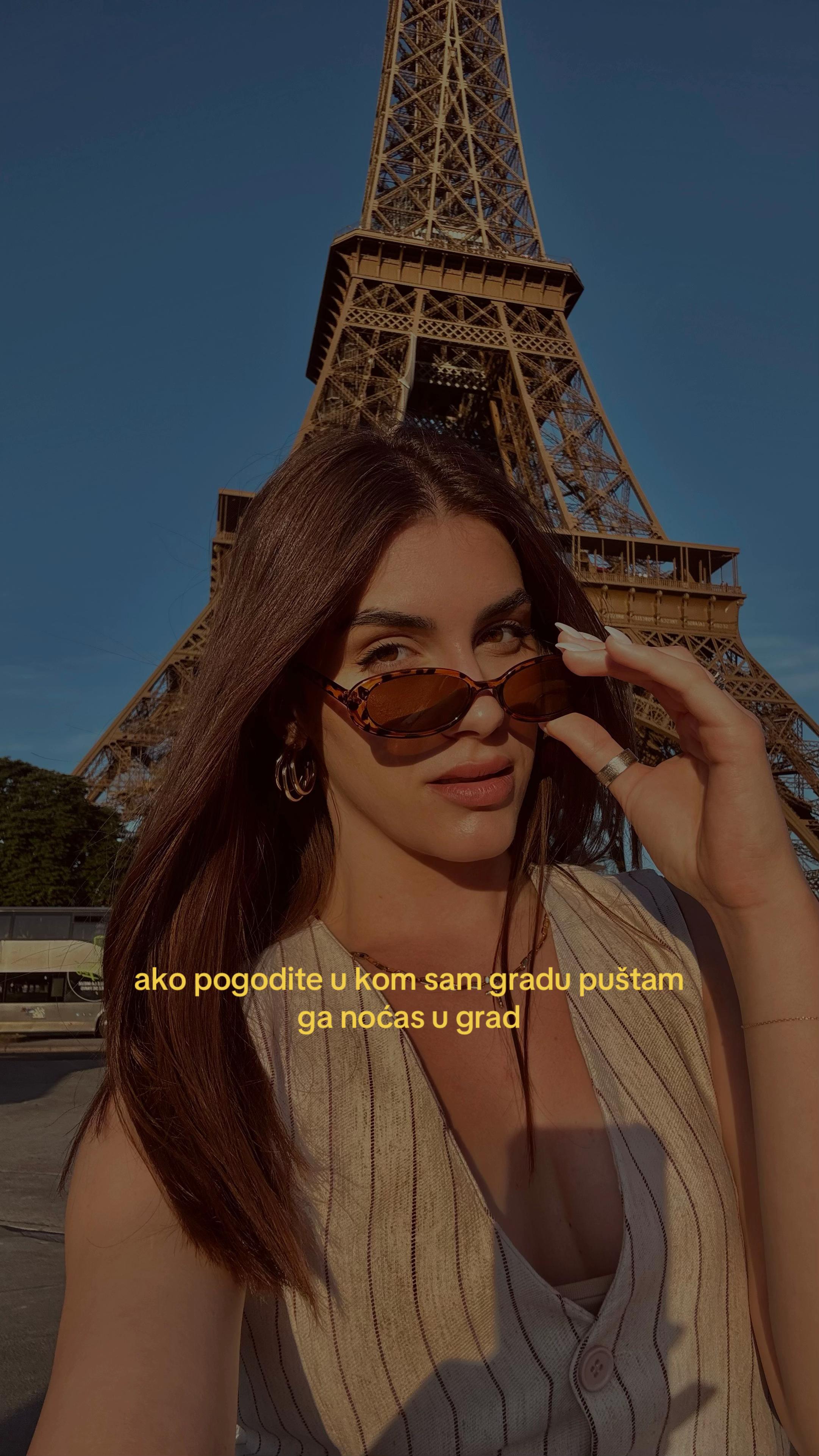 @🦊