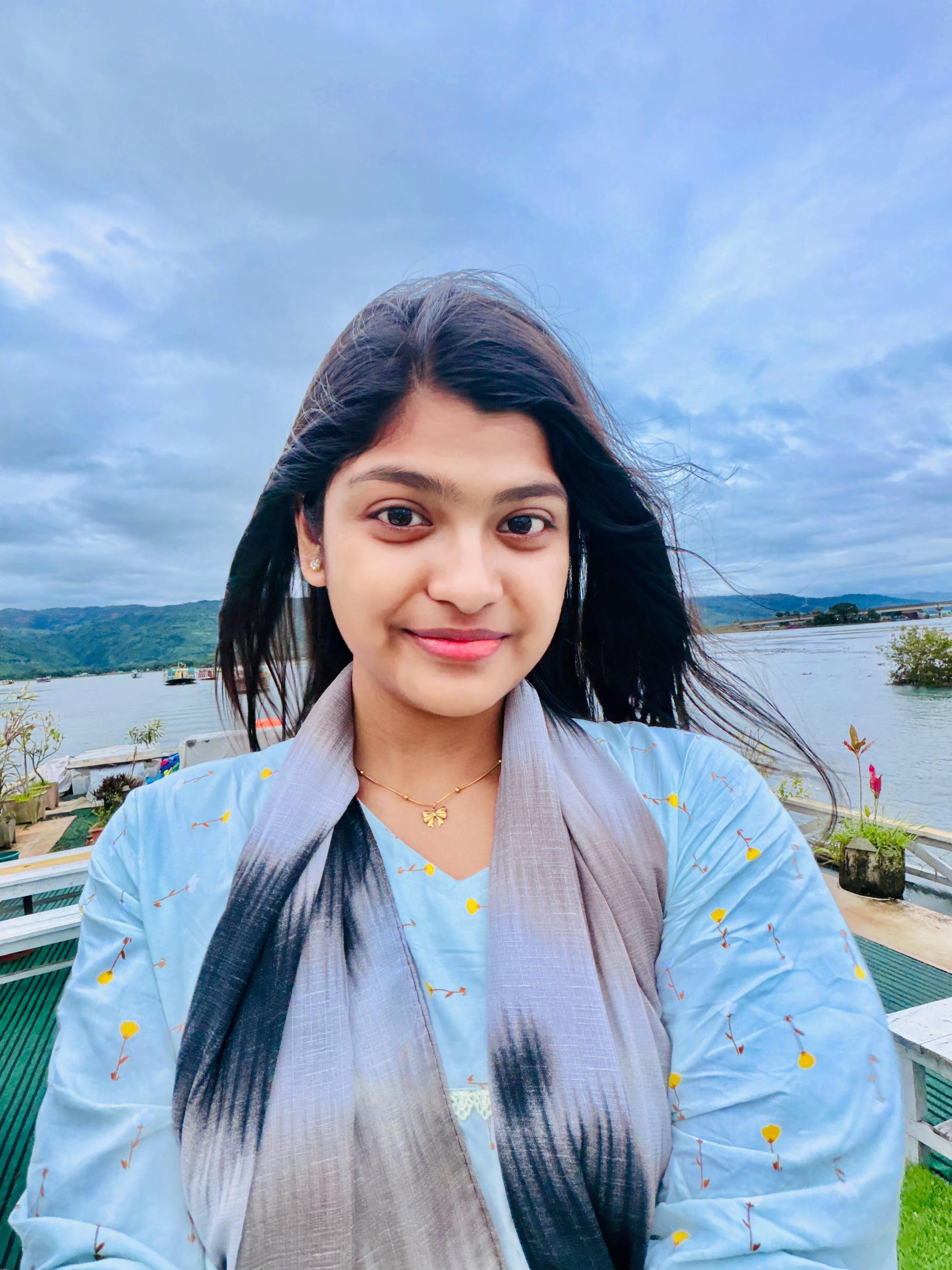 @Akhi Pakhi