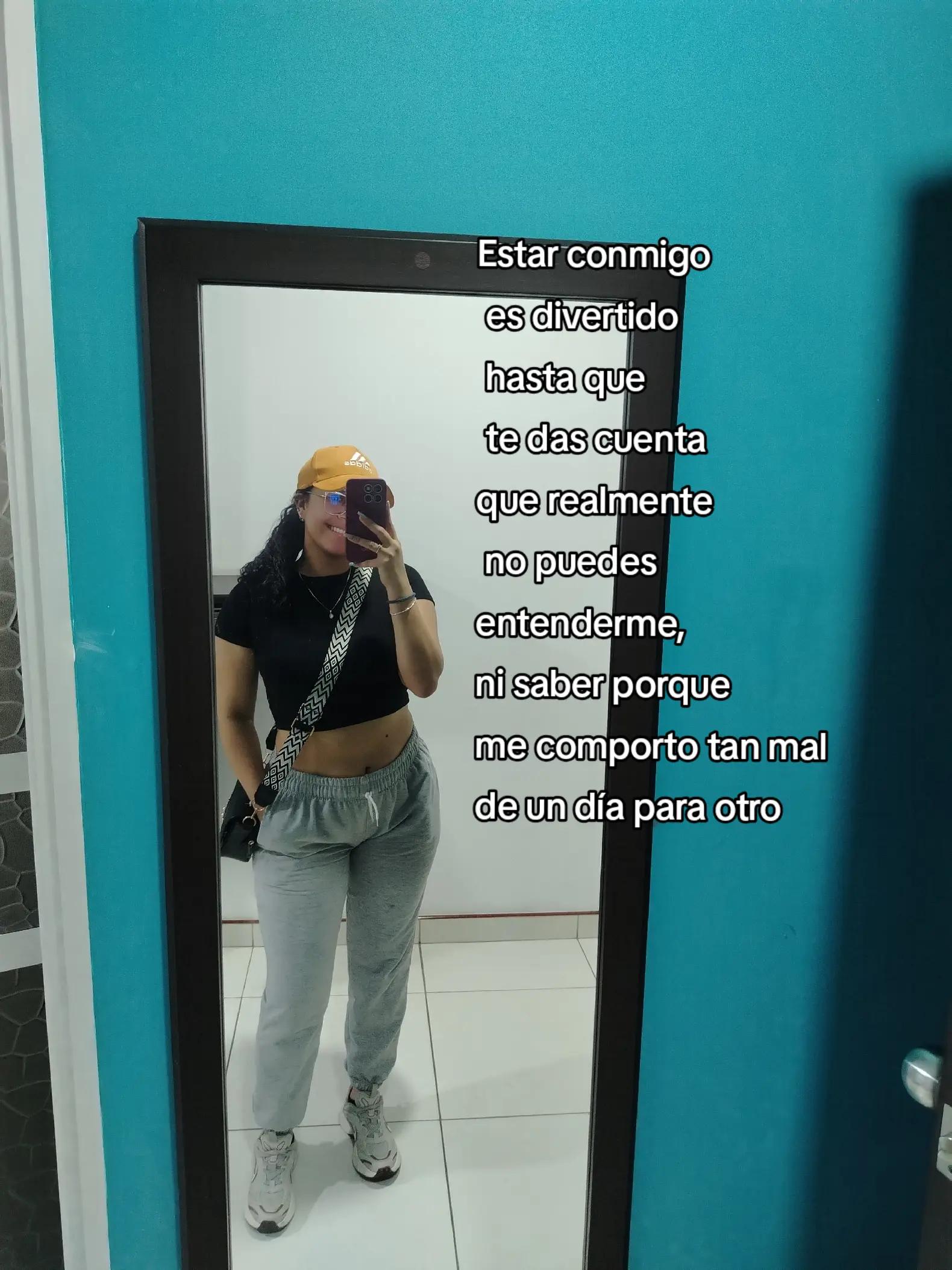 @Mónica🖤.