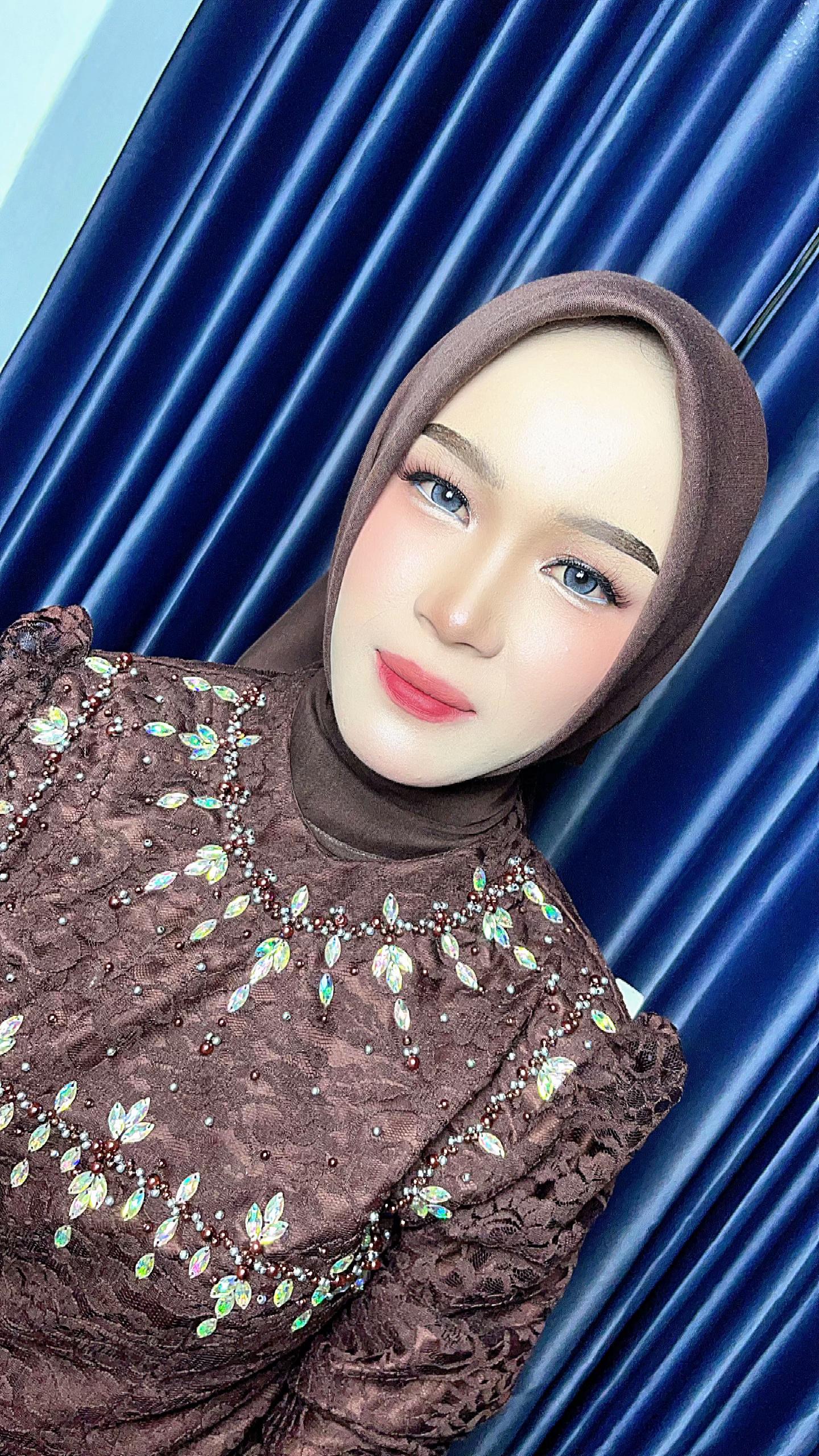 @Anya makeup