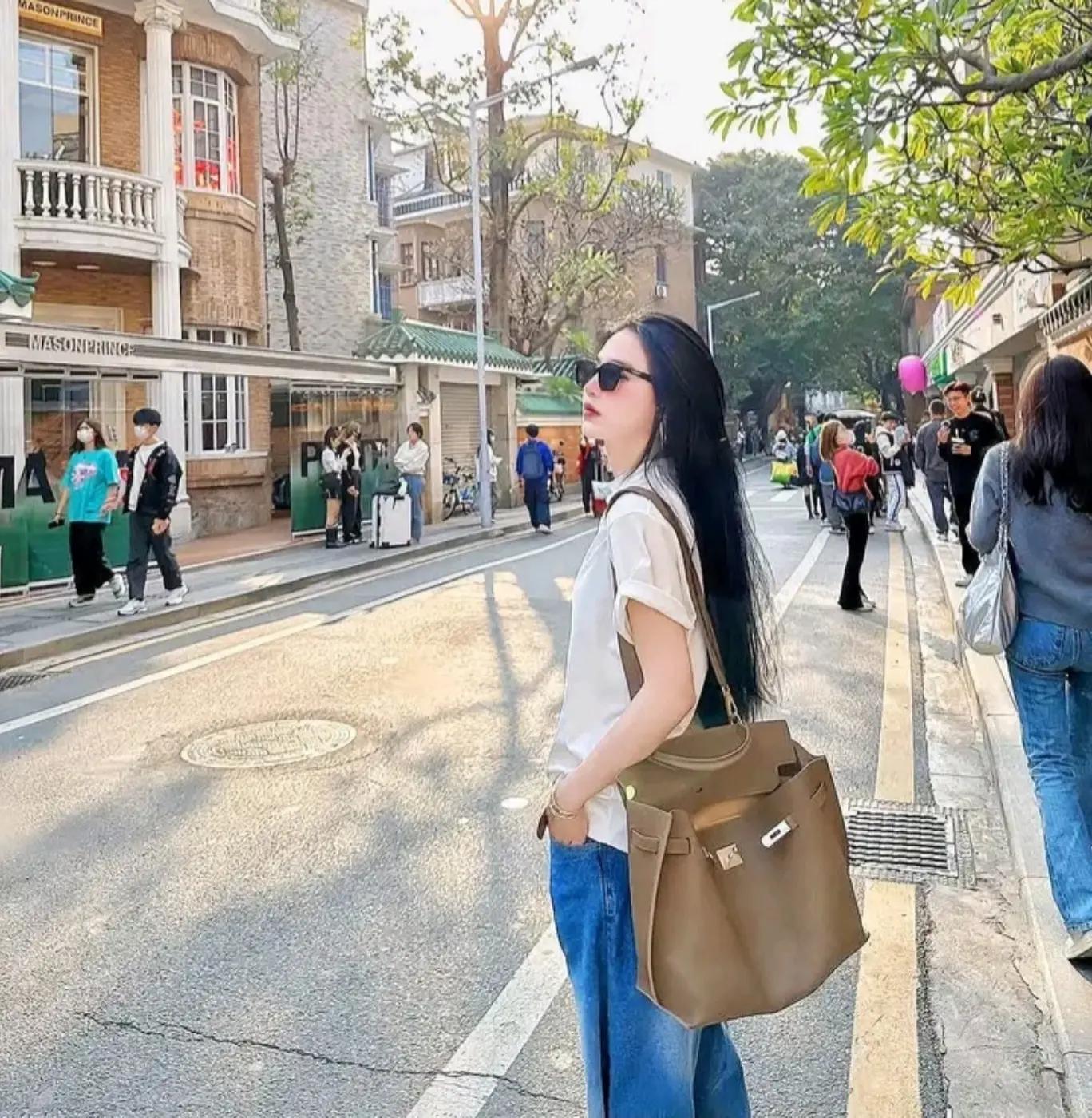 @bà cô già