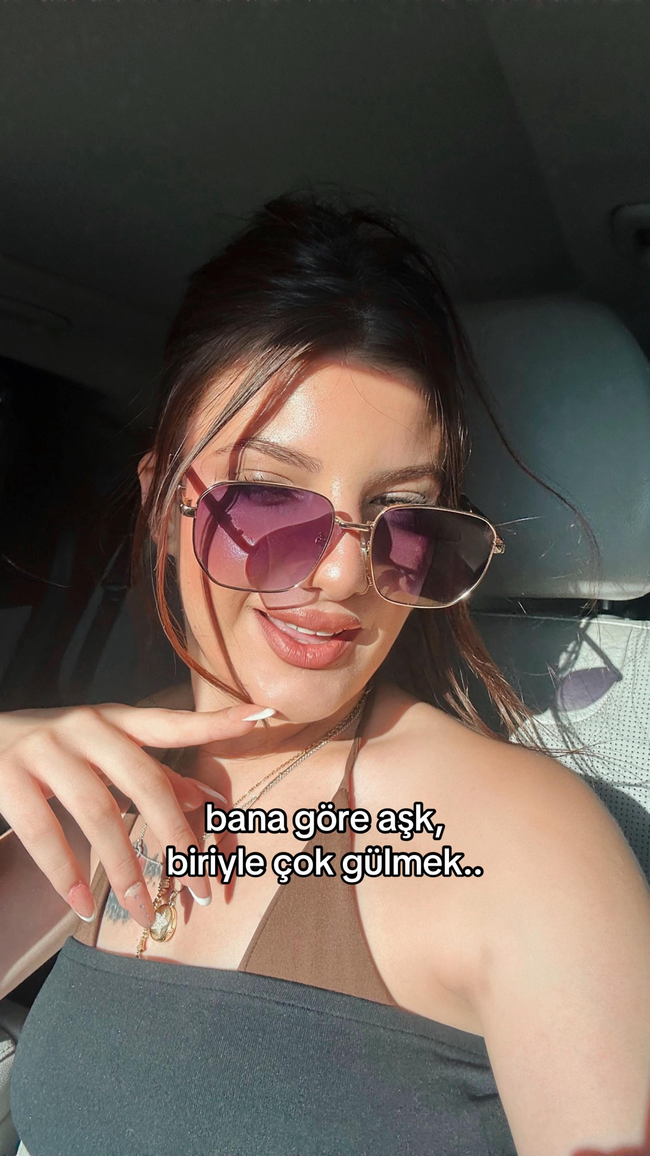 @Azra Eşref