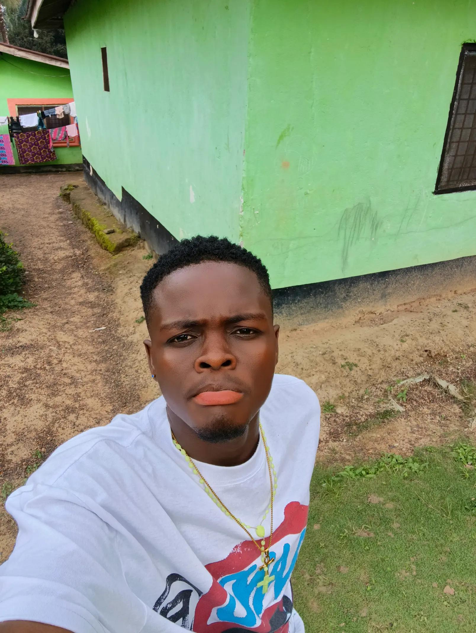 @Charles 🇱🇷
