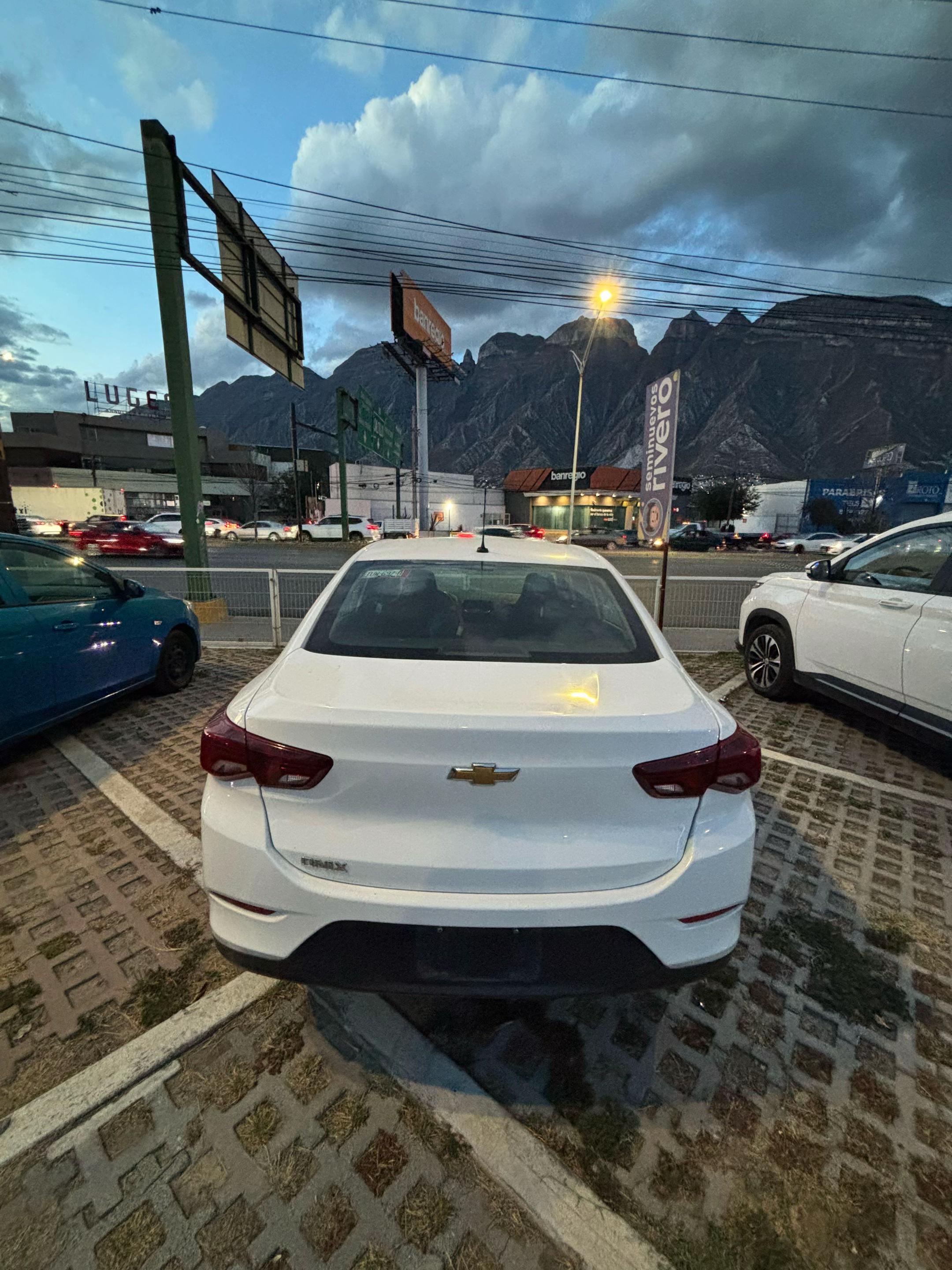 @CINTHIPÉREZ CHEVROLET STA SEMI