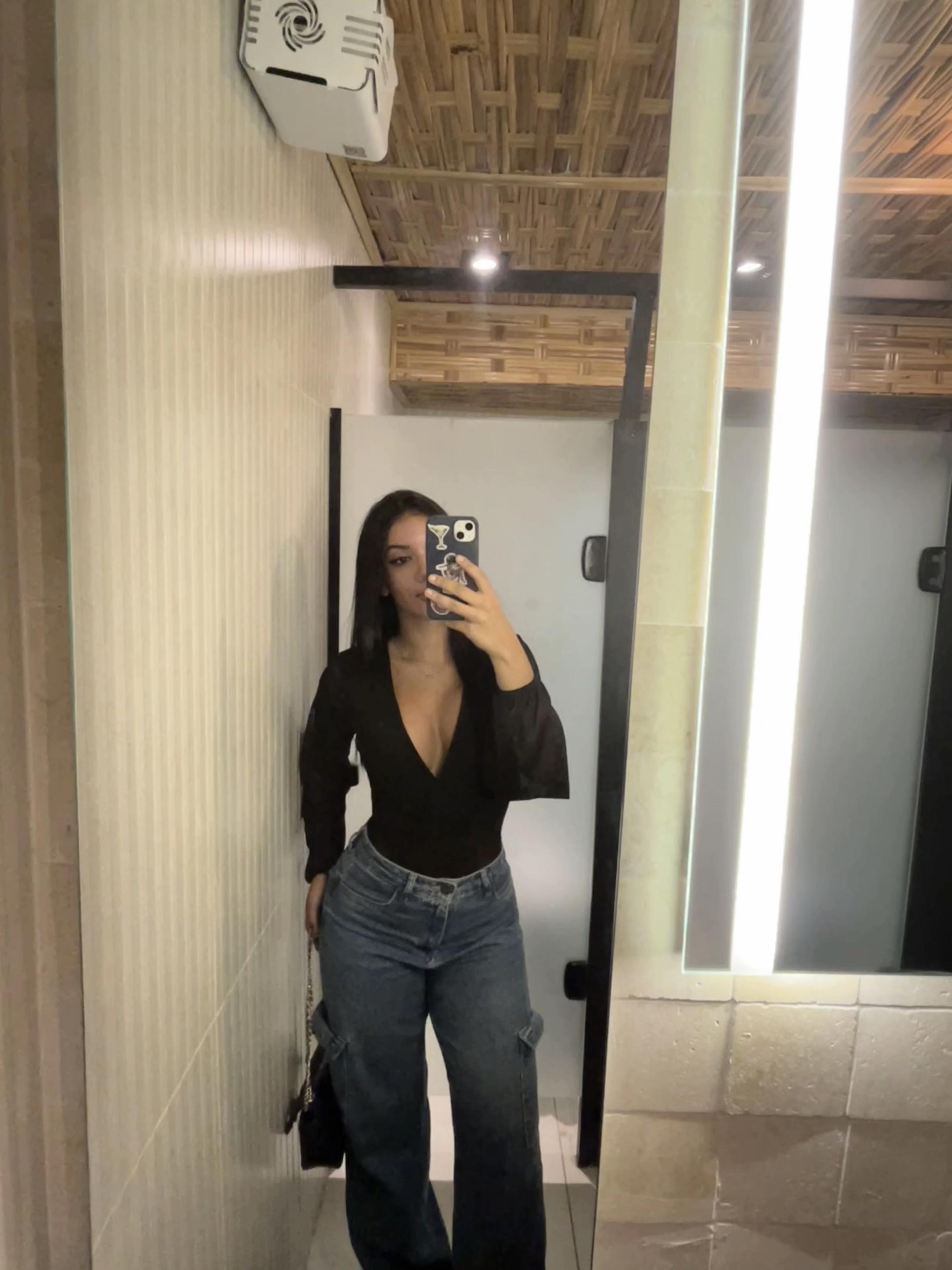 @LÍVIA.