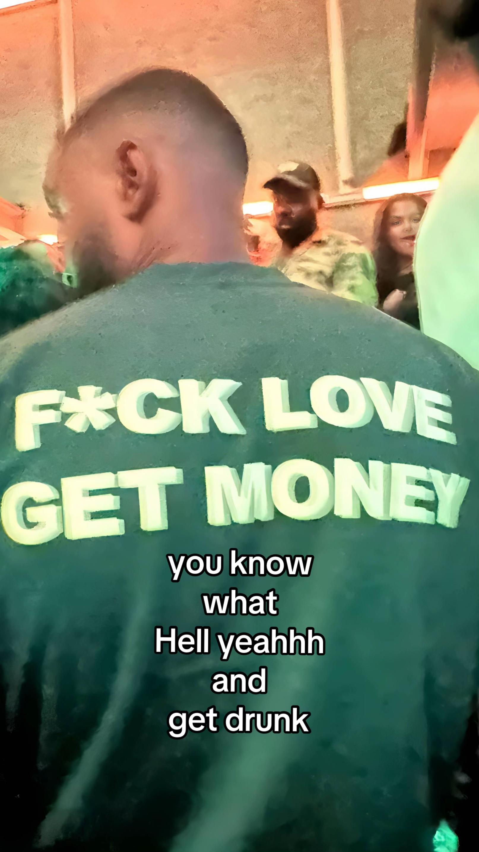 @⃟