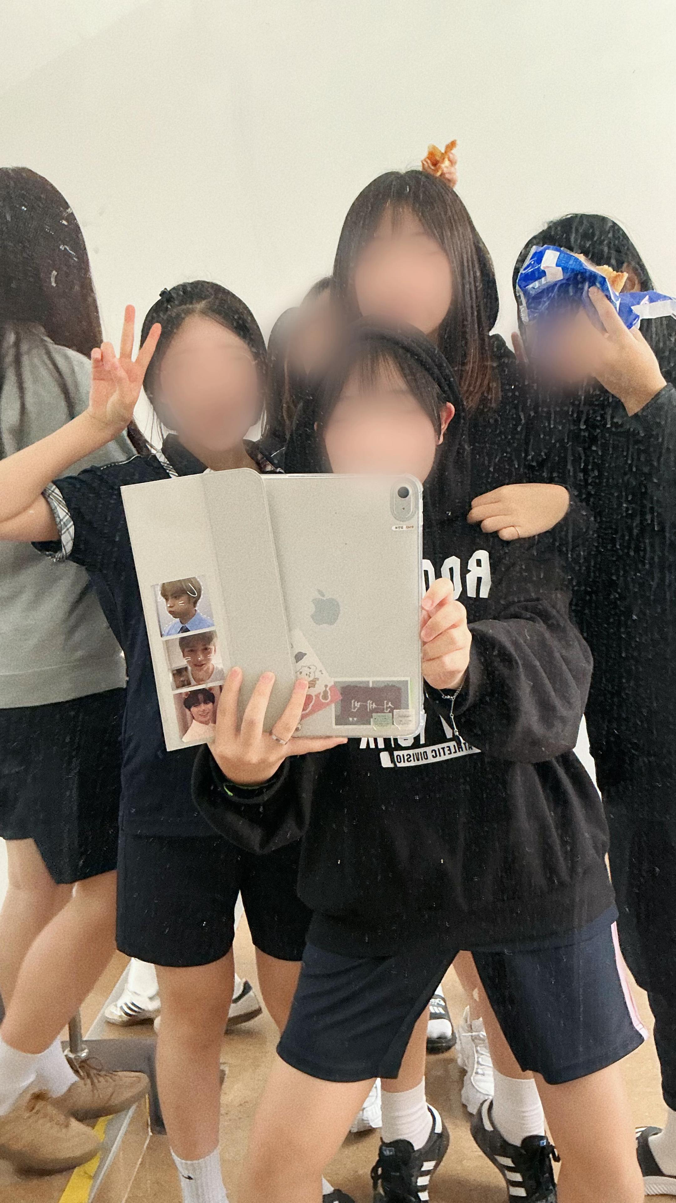 @윤