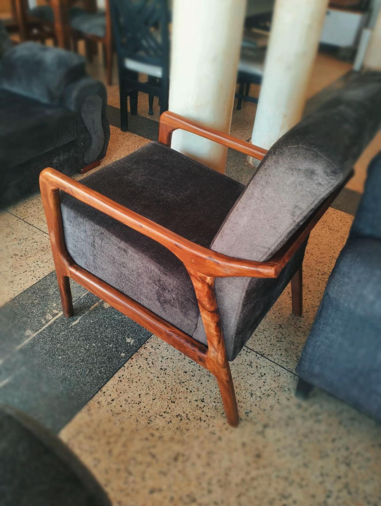 @Modern furniture 🔨🇺🇬