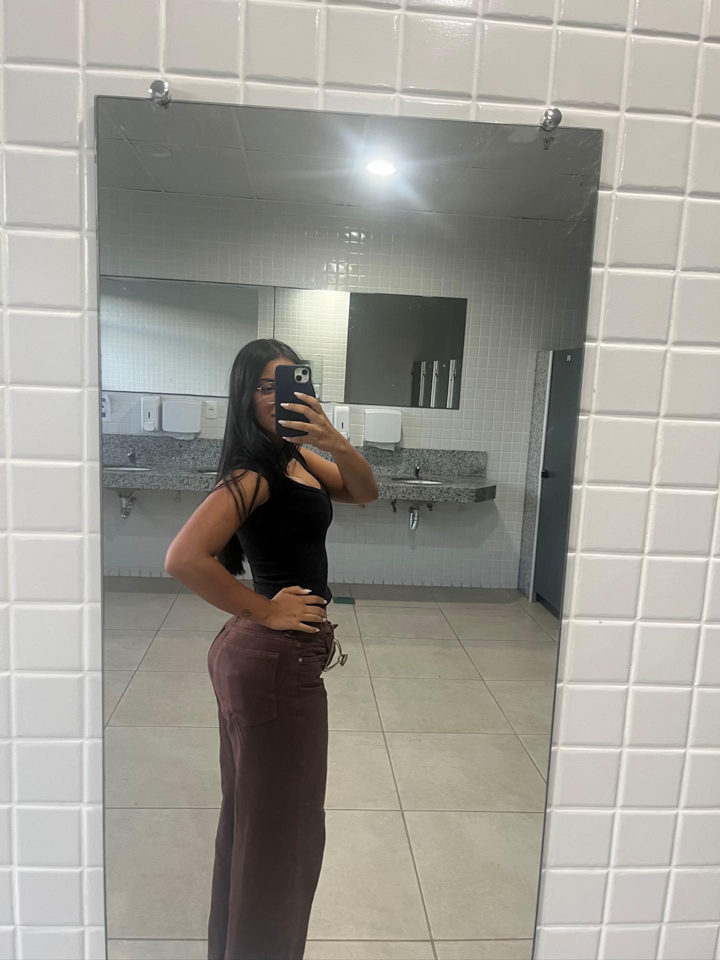@LÍVIA.