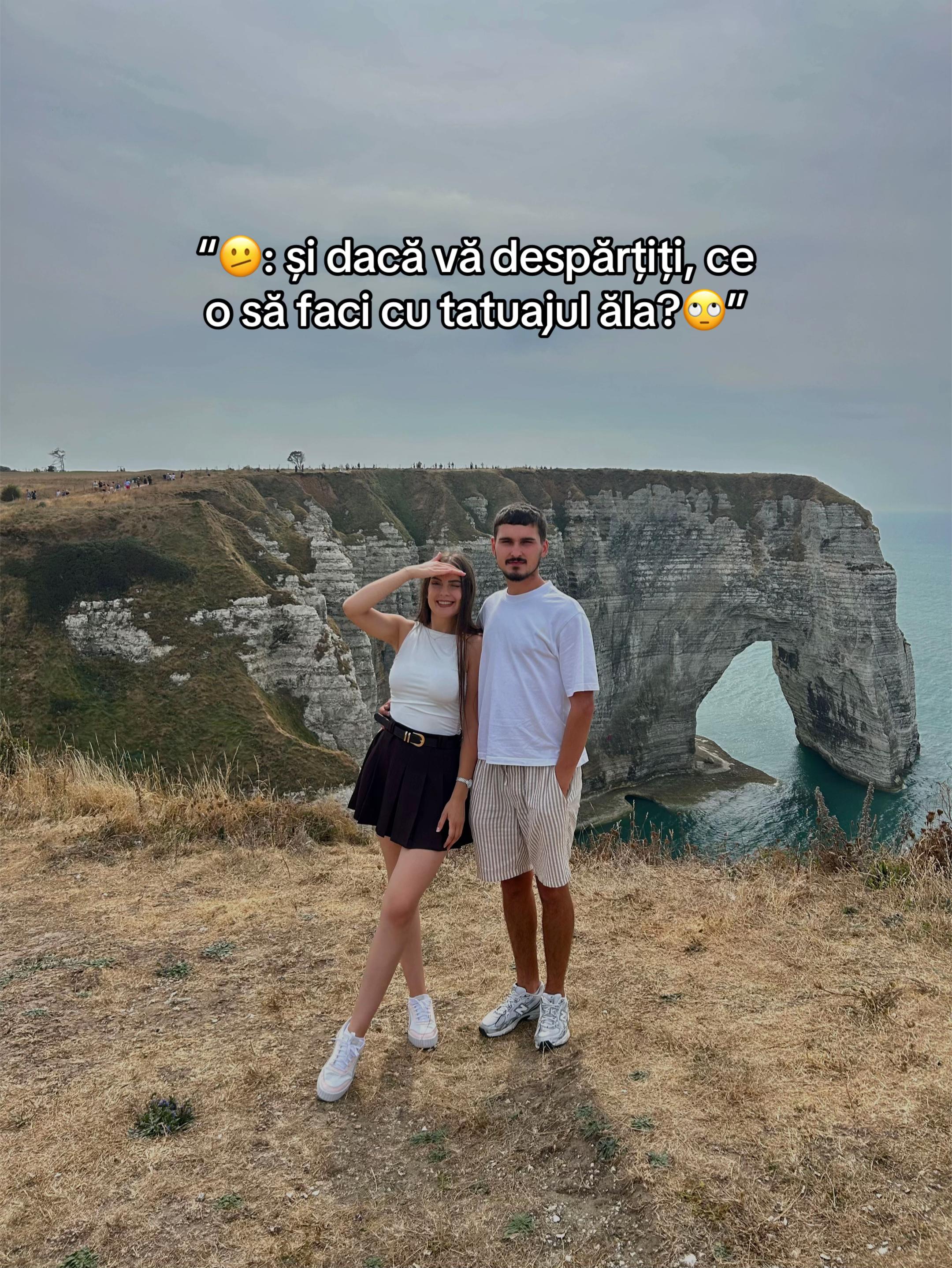 @))))