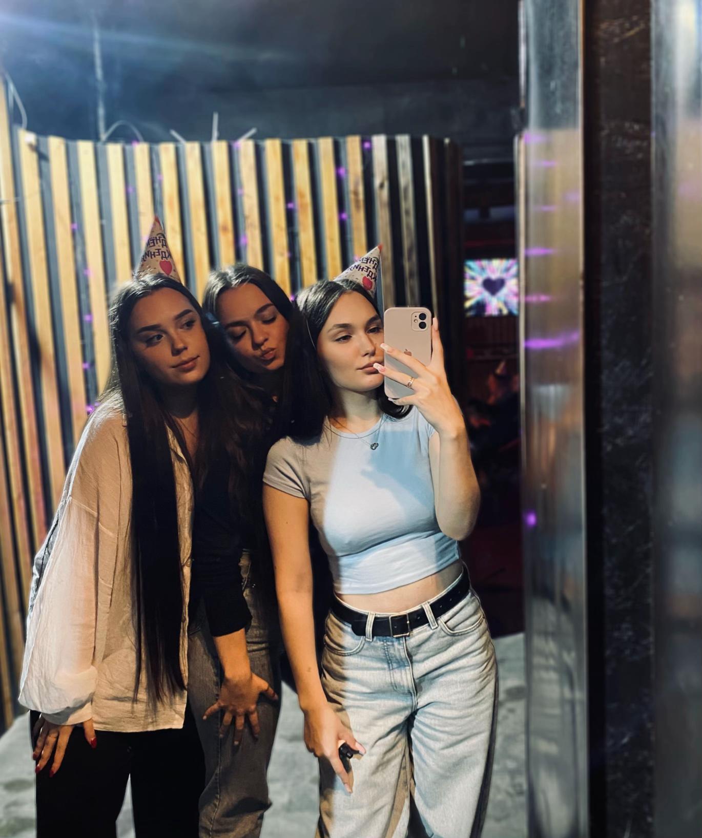 @Yuzhakovaa