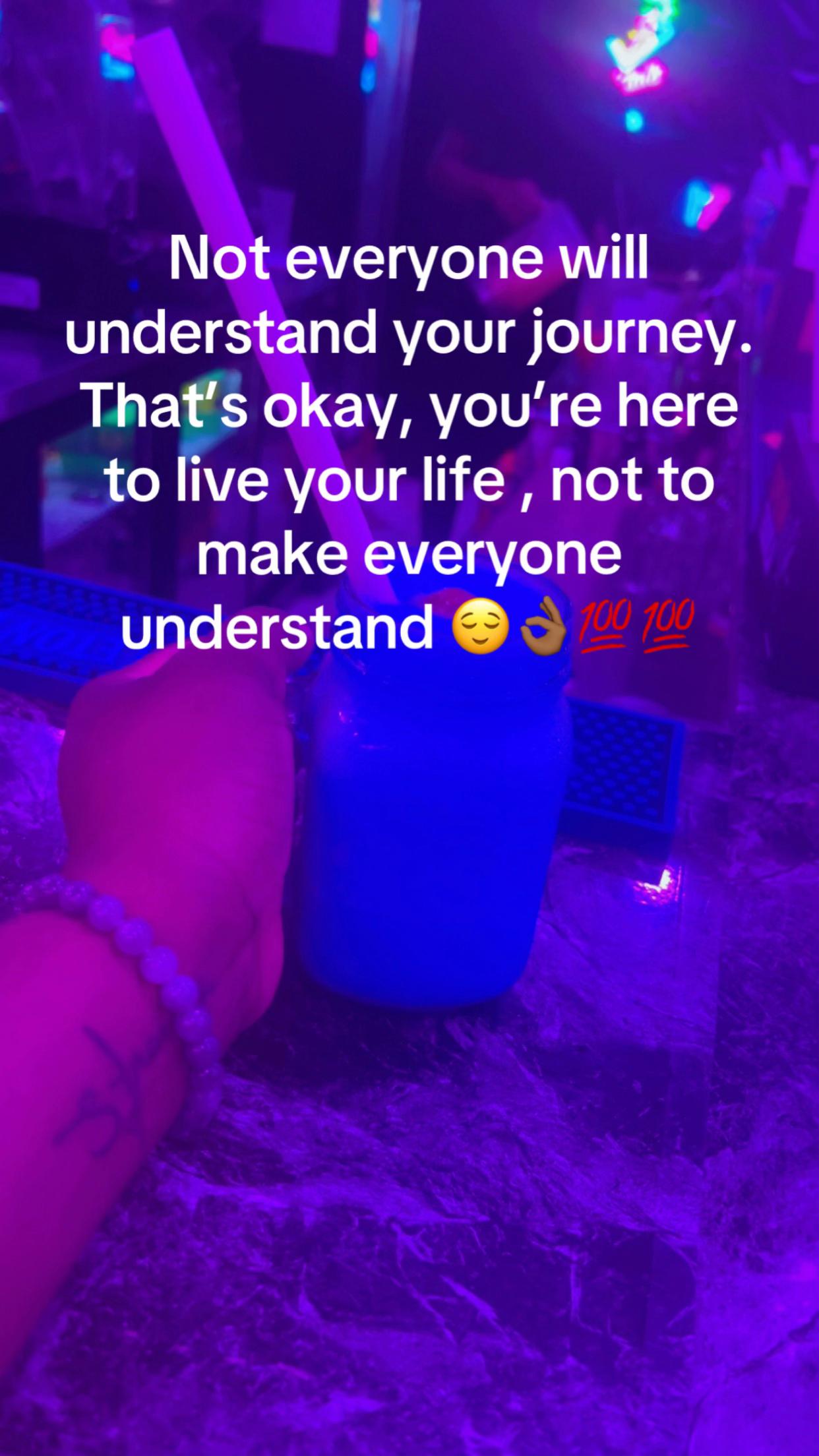 @Sapphire🇯🇲🏳️🌈