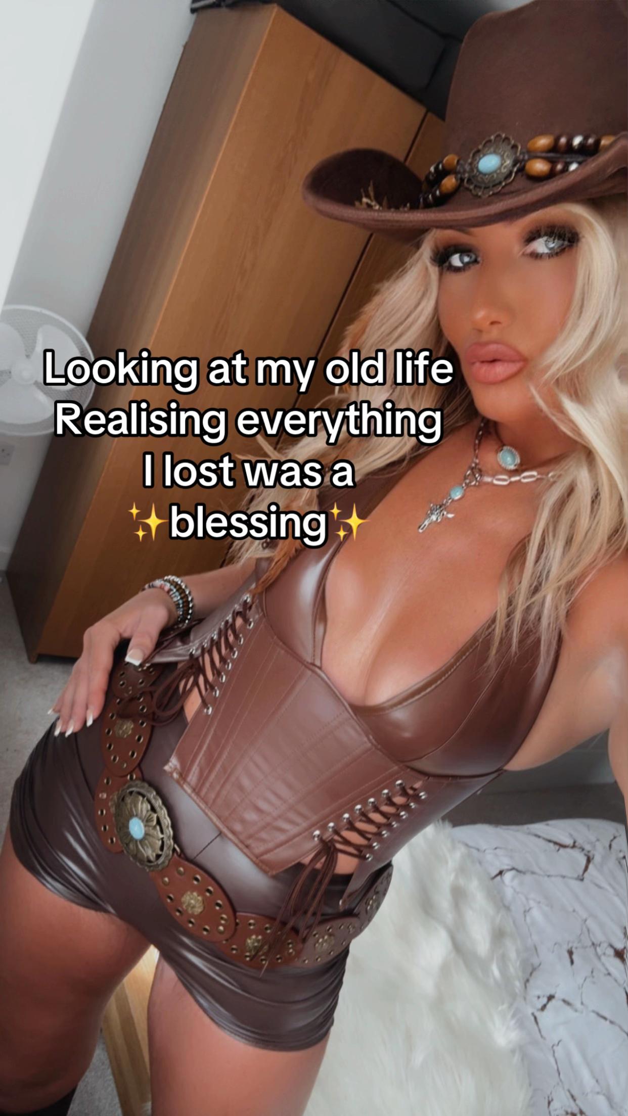 @Tee