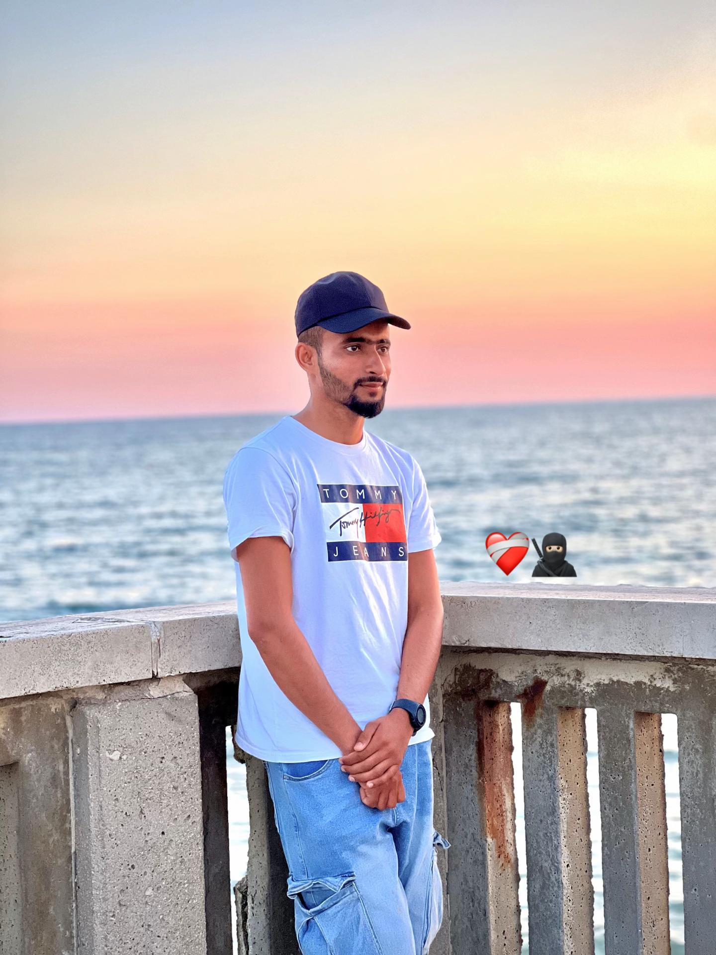 @ALᎥ HανᗴℓᎥWαℓα🚩