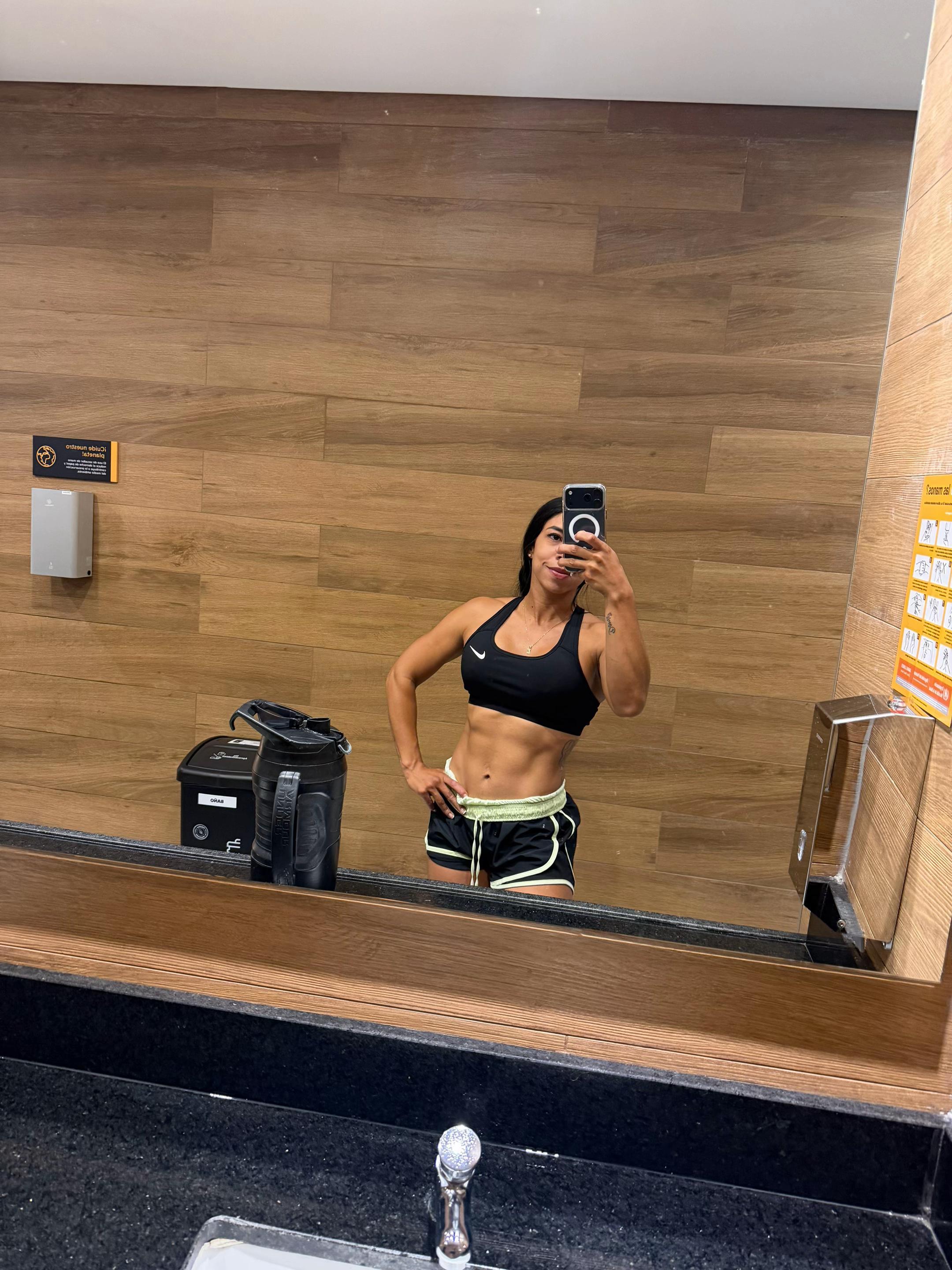 @lillymolinafit