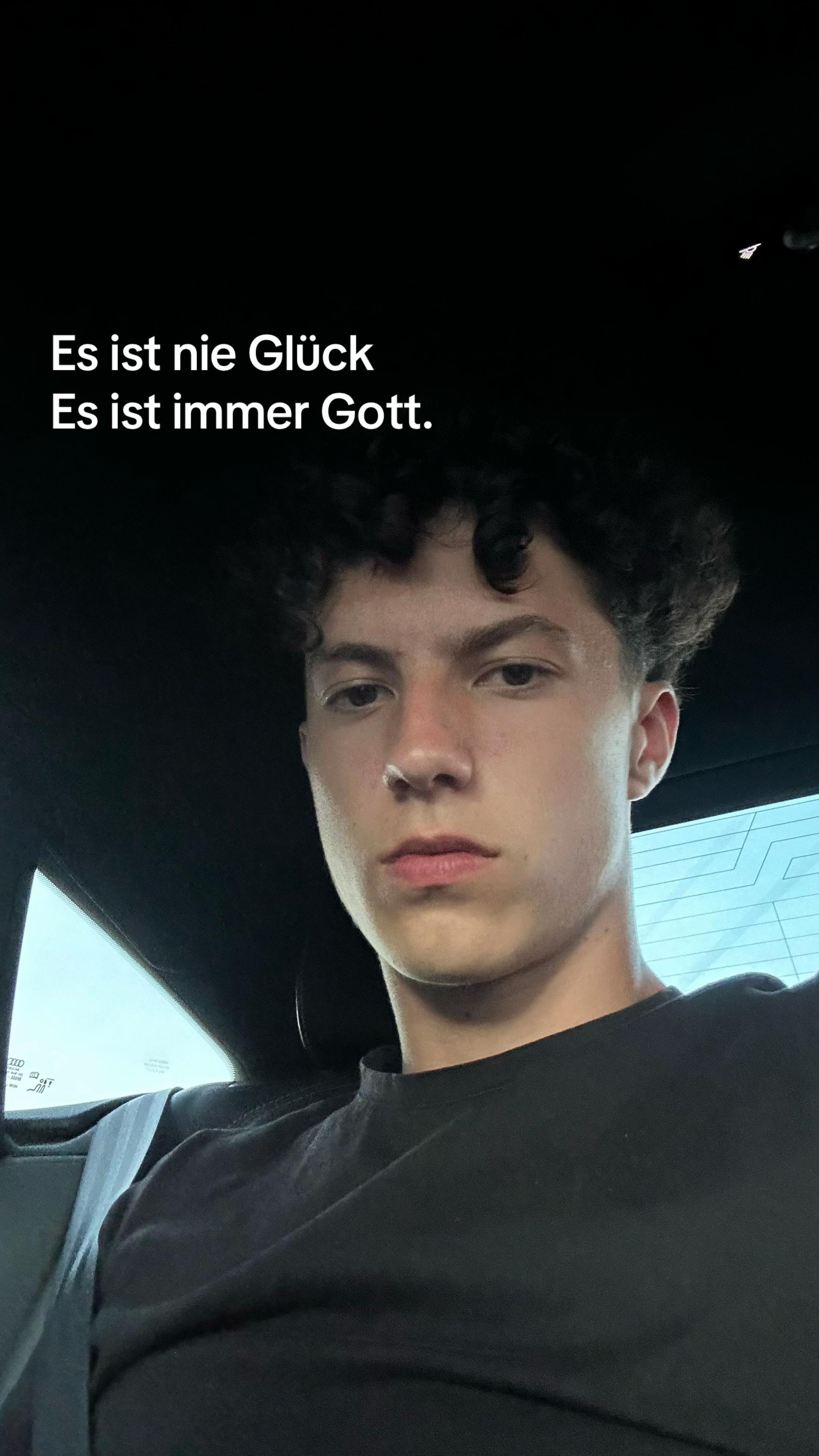 @⃟