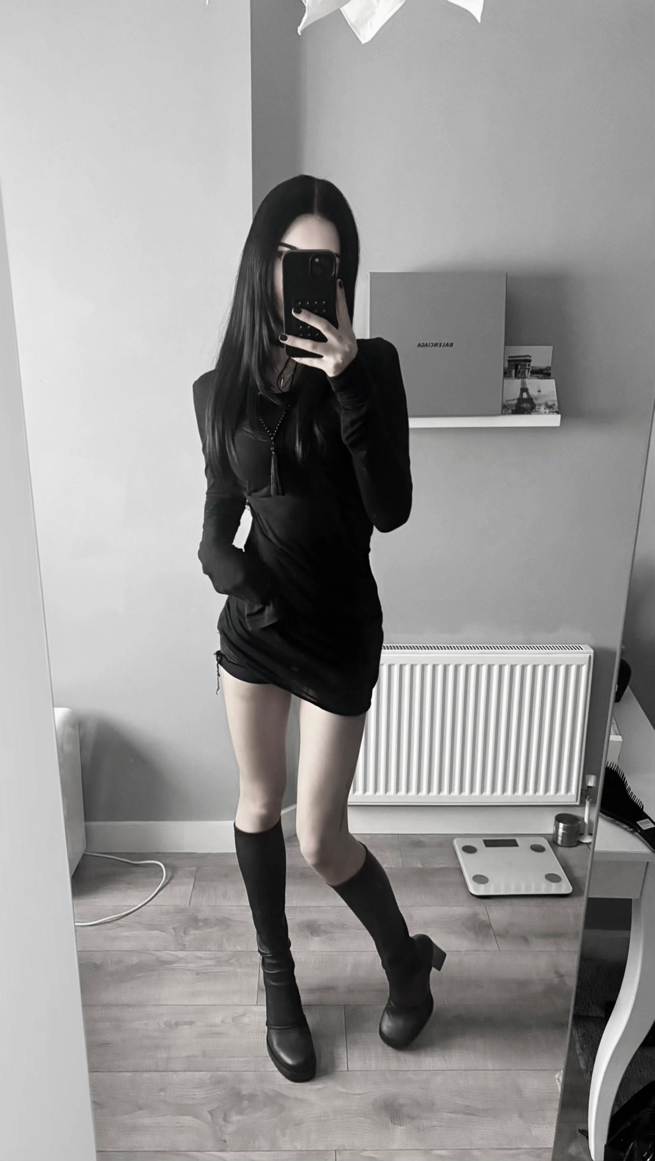 @nikolestunna