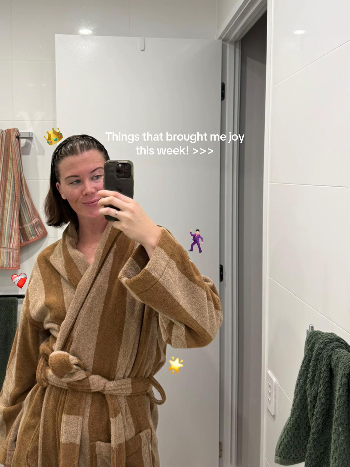 @SOPHIE STUART