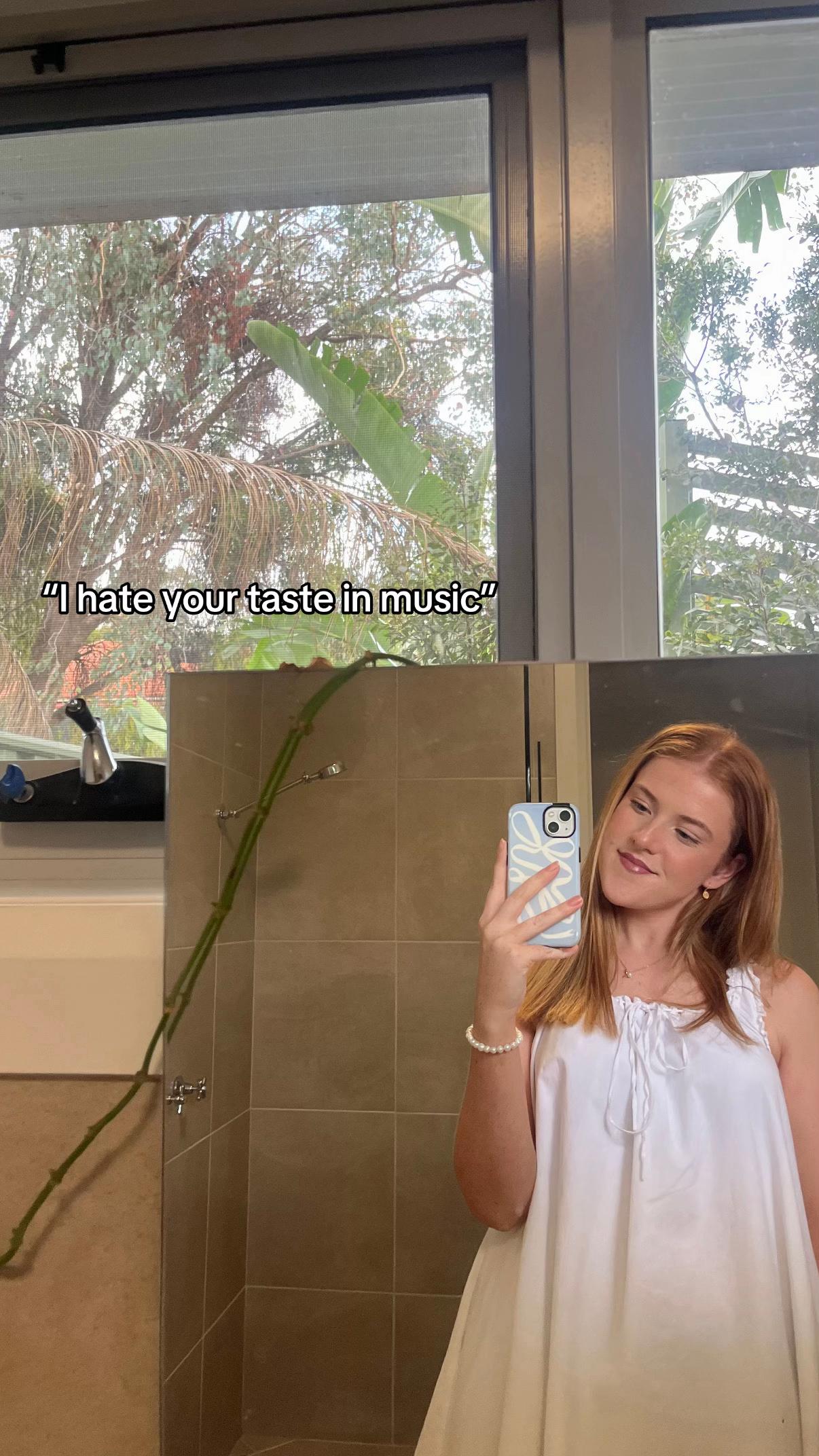 @heyitshayley_