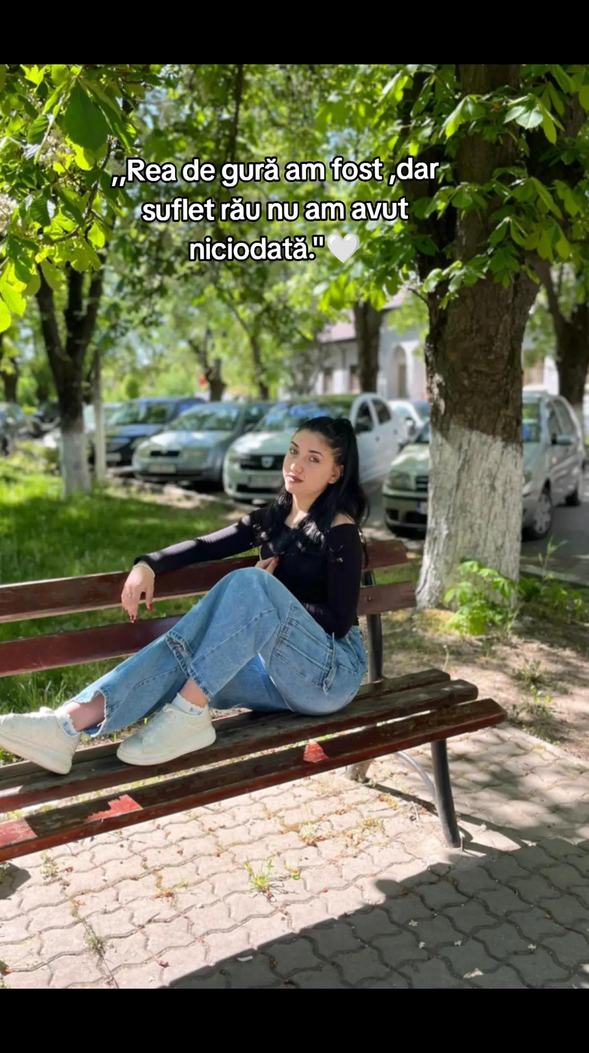 @_𝕽𝖔𝖝𝖝𝖎_🧊