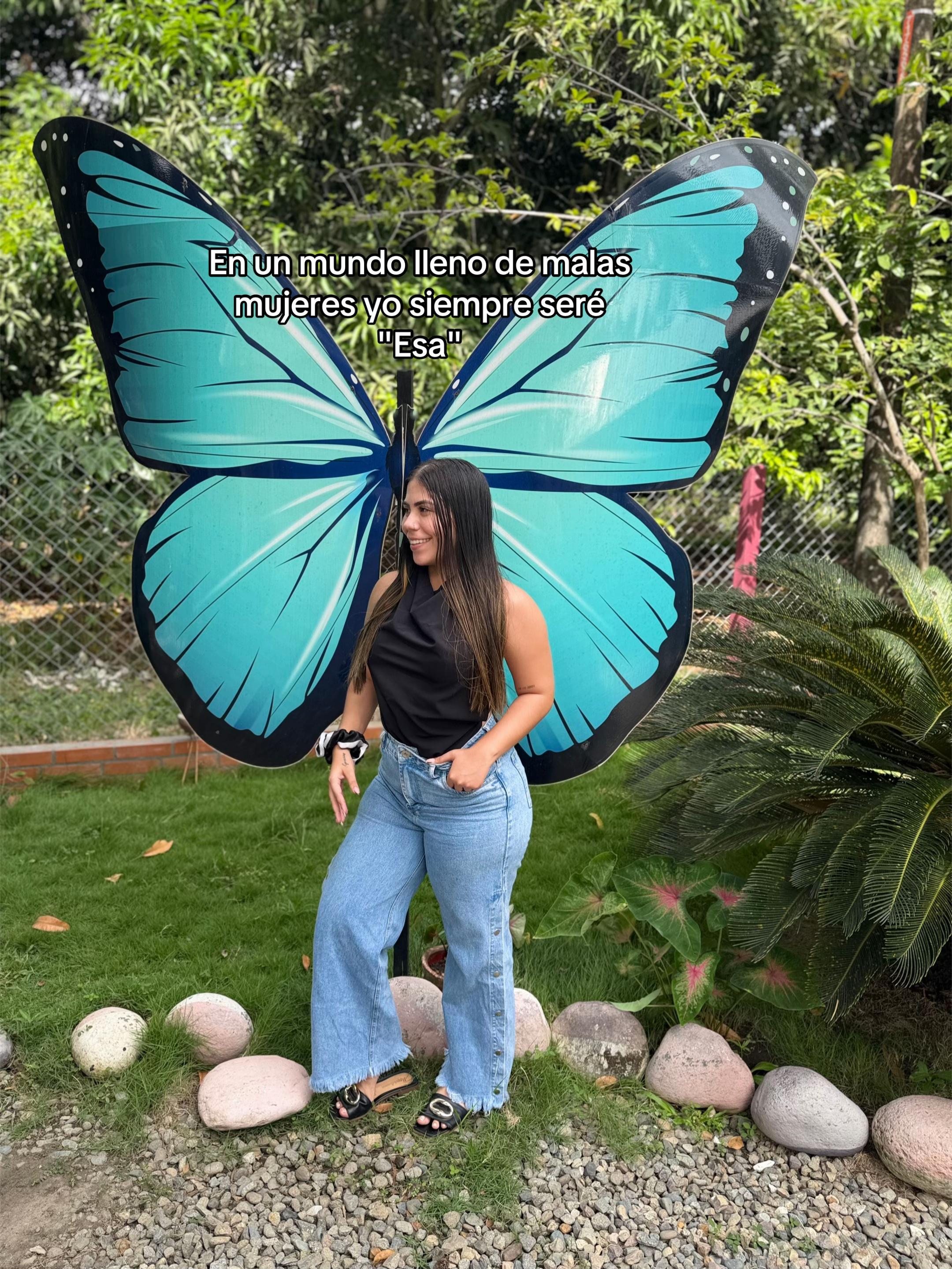 @𝓜𝓸𝓷𝓲🦋