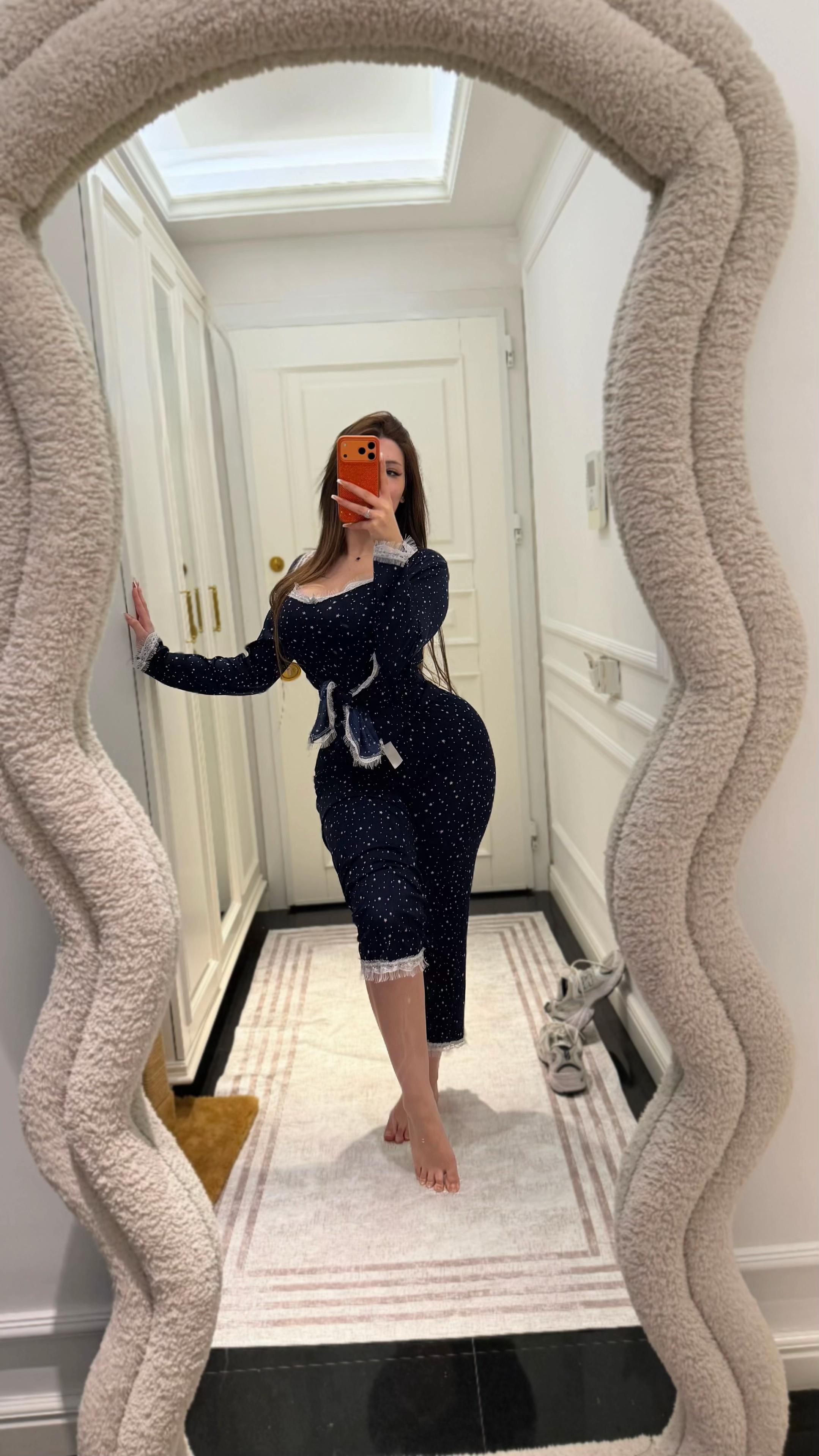 @hellodespina