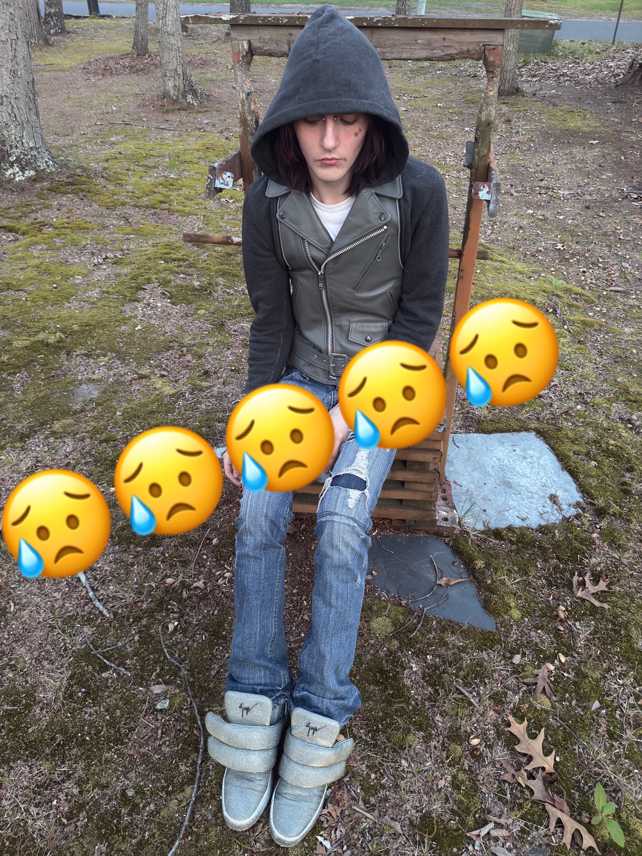 @⃟