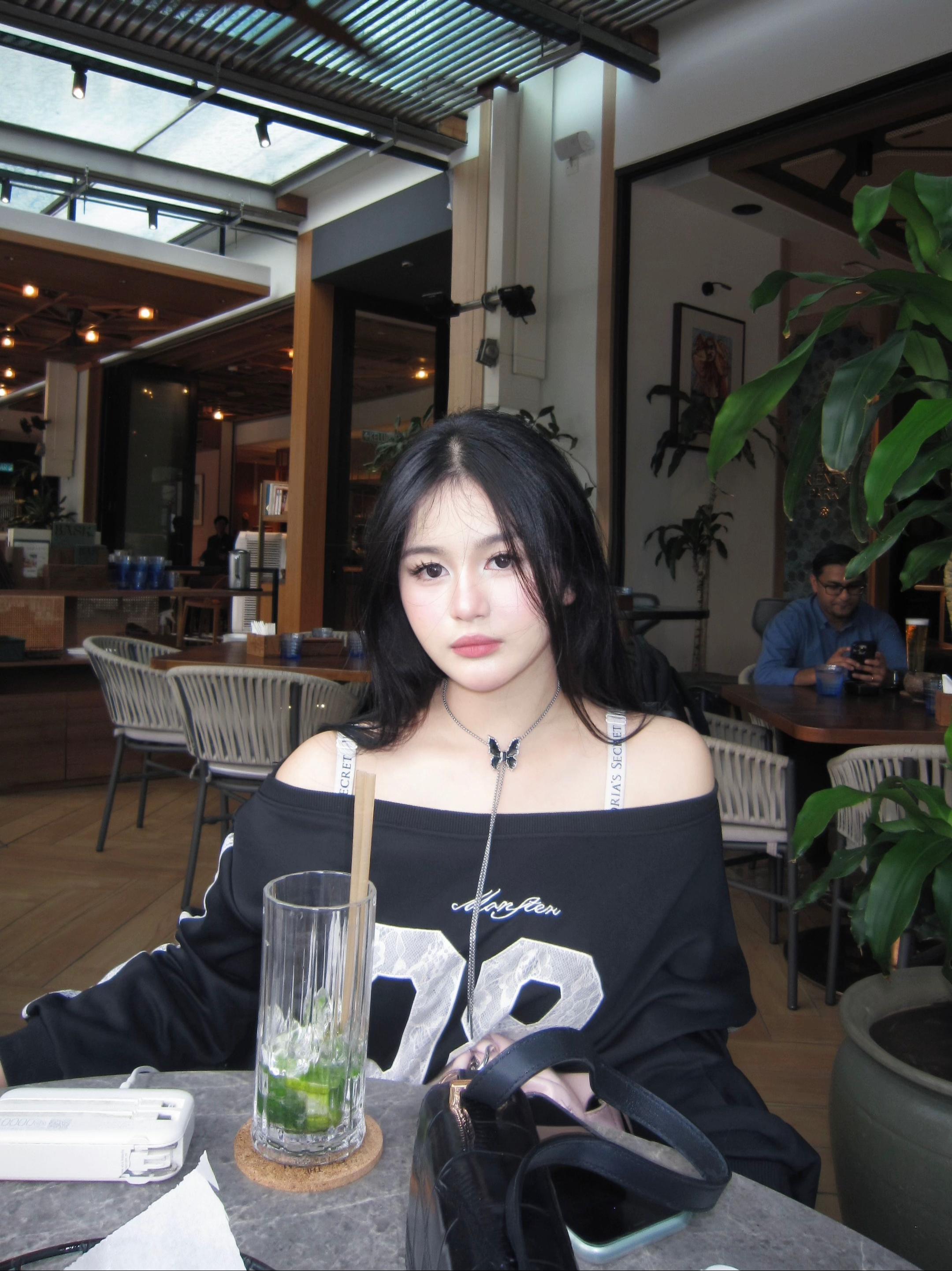 @Audrey Wai - ဝေနှင်းဖြူဖြူ