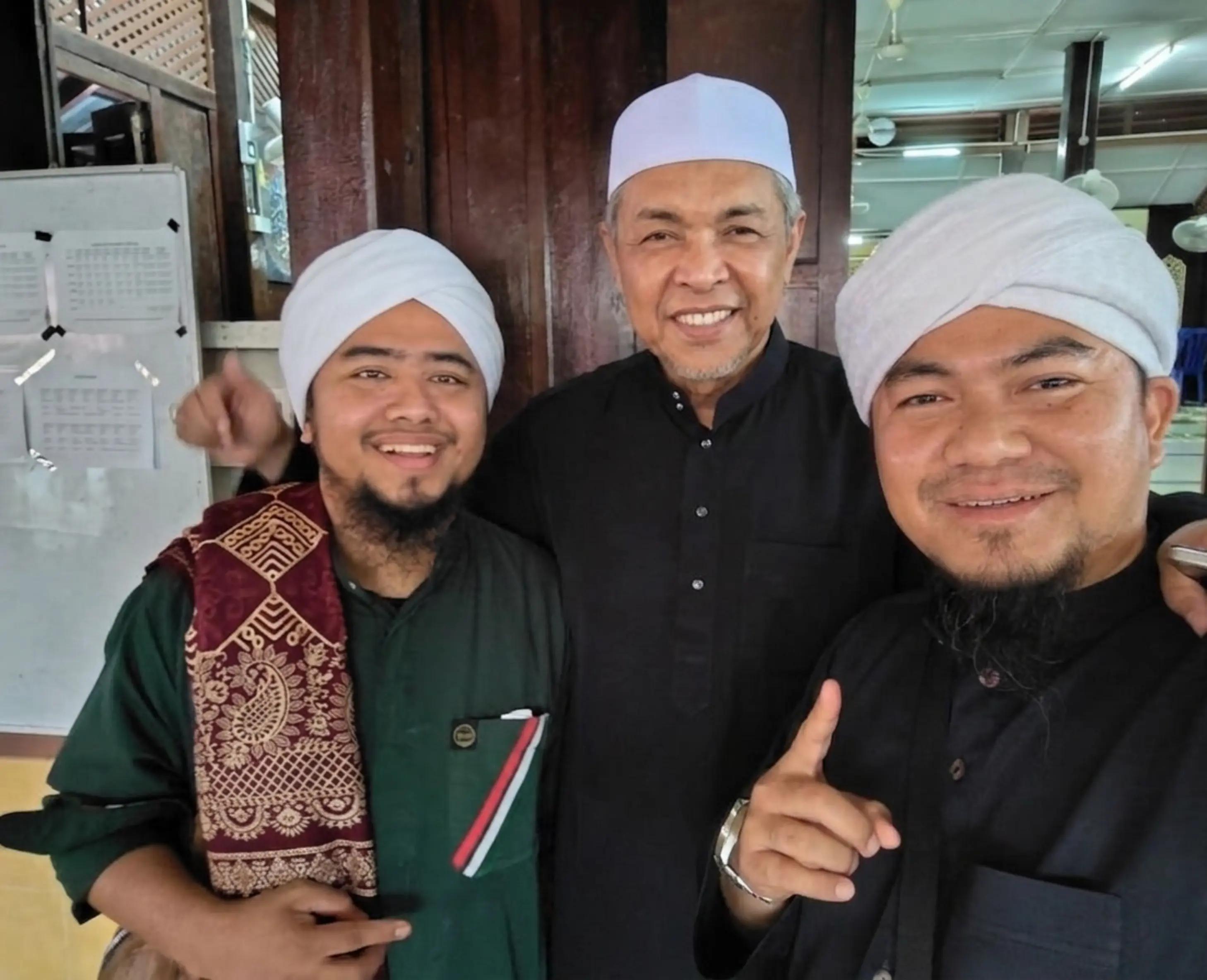 @Ustaz Hj Taufik ( UT )