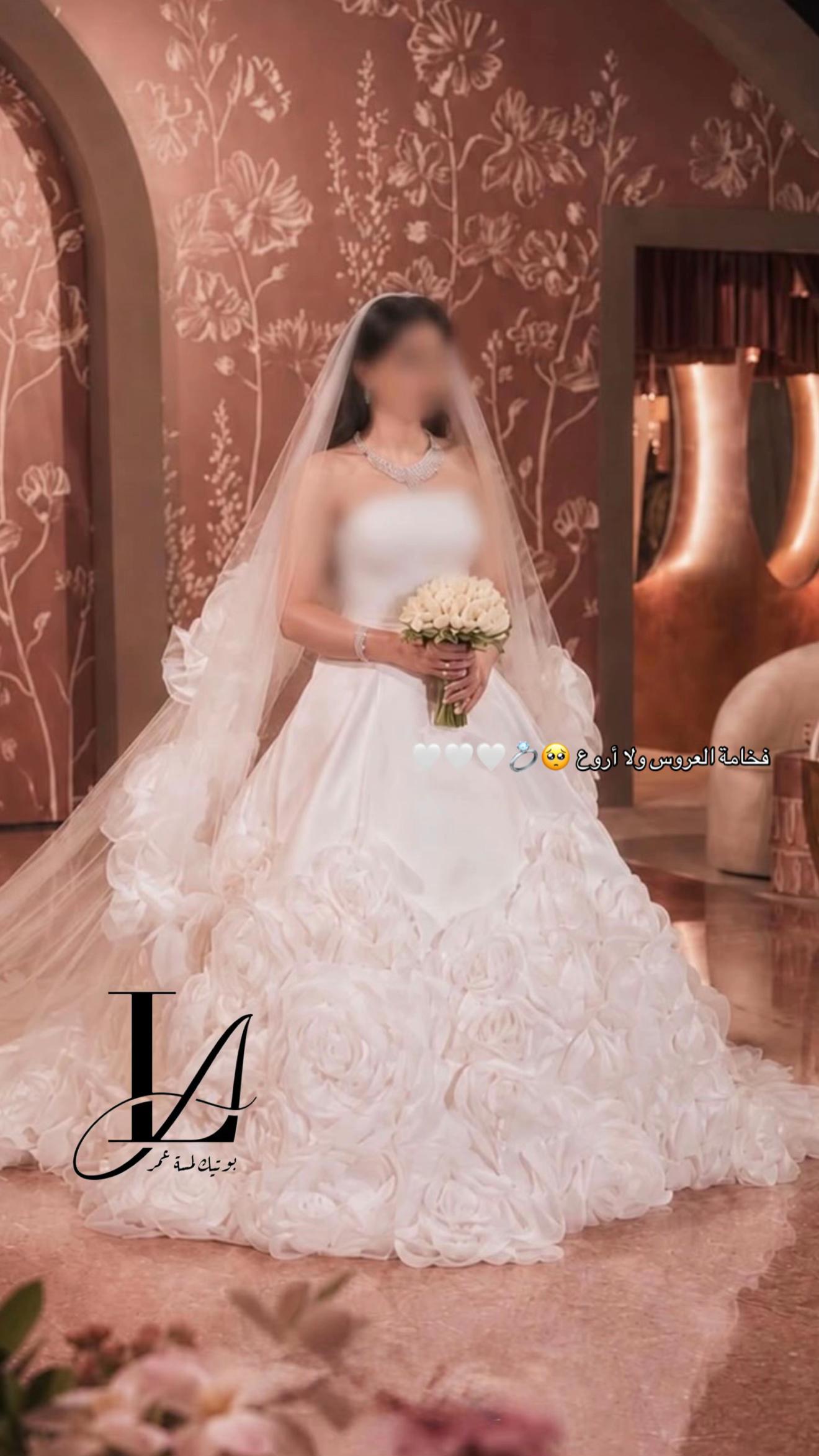 @بوتيك لمسة عُمر 💍🤍