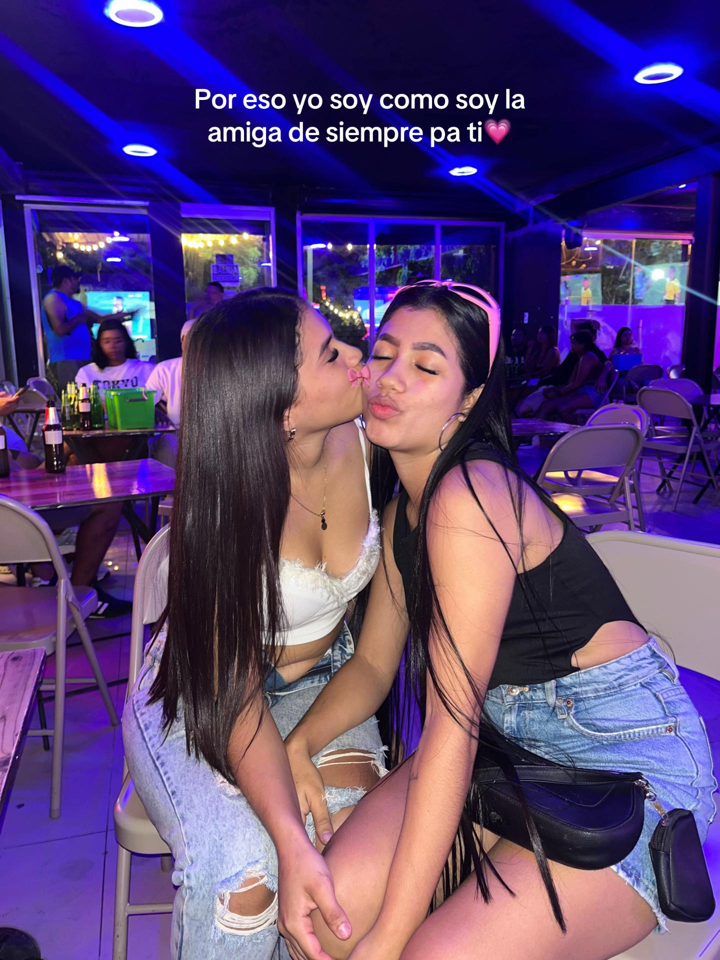 @loraineacosta
