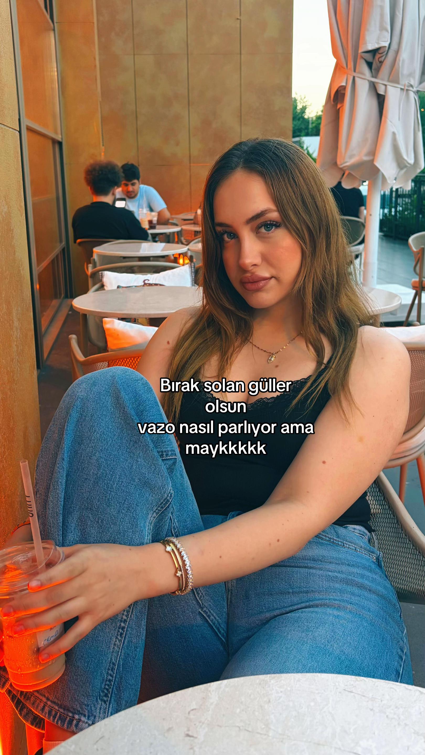 @Esmanurdklc