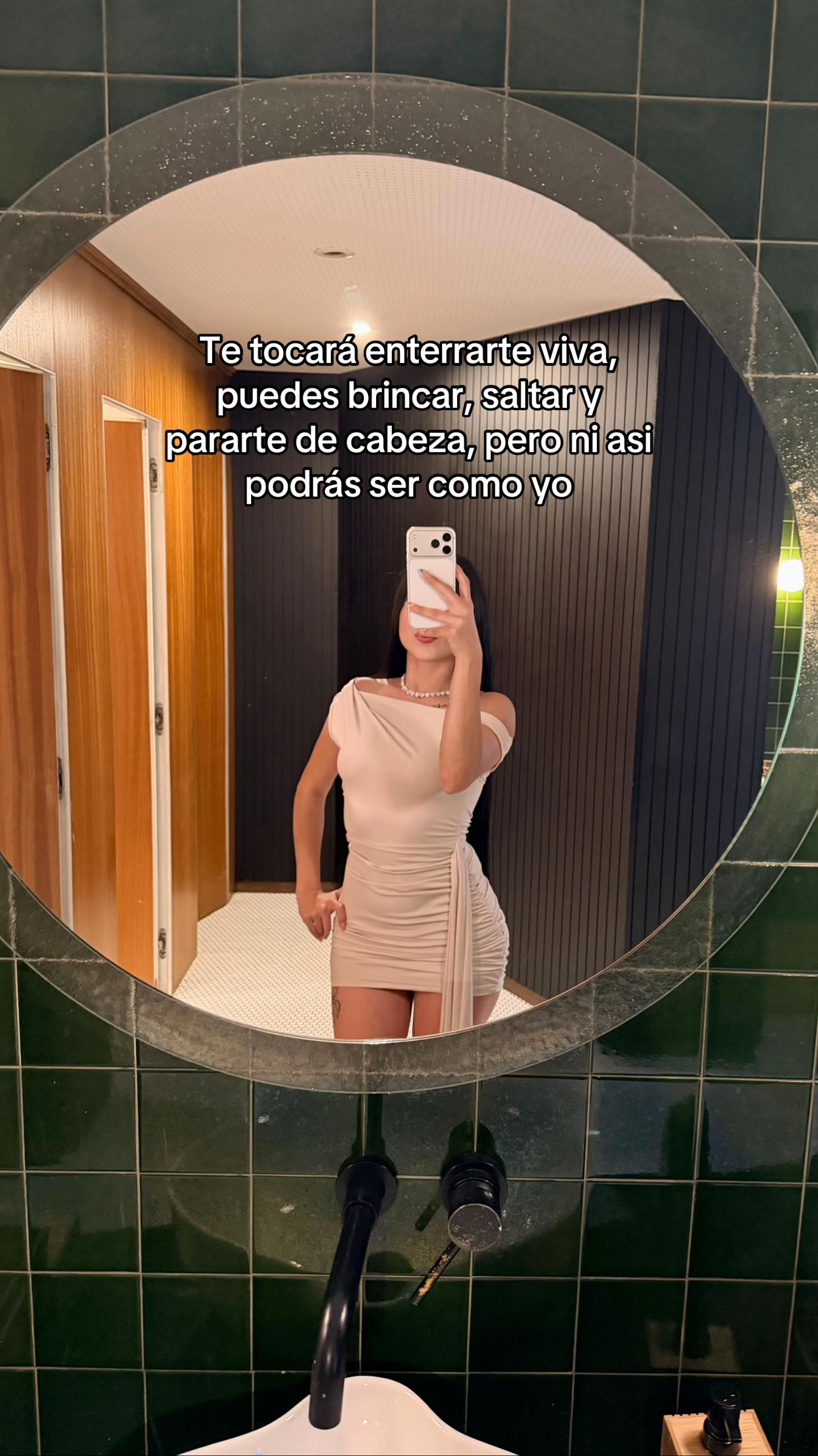 @🦦