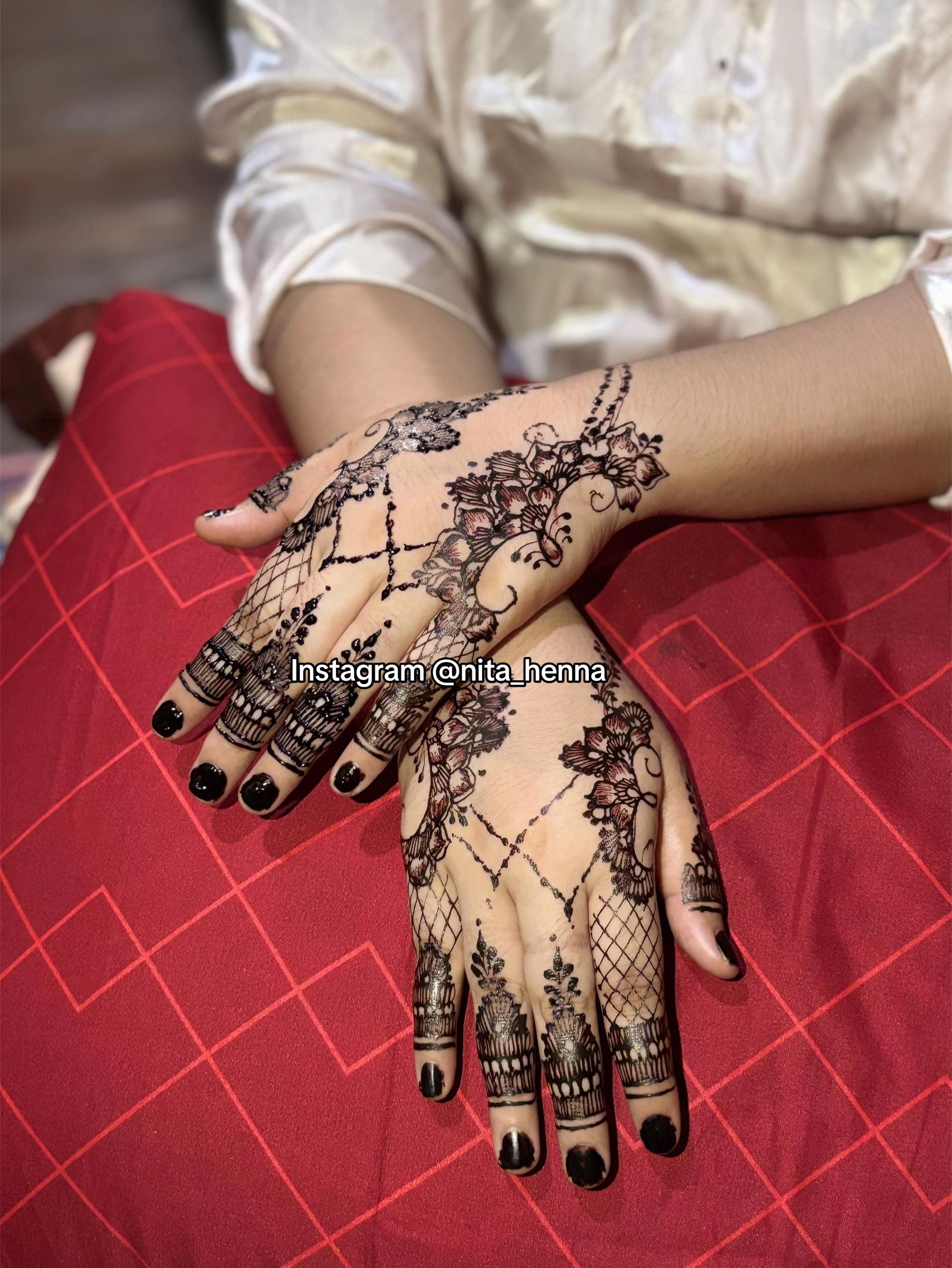 @Instagram nita_henna