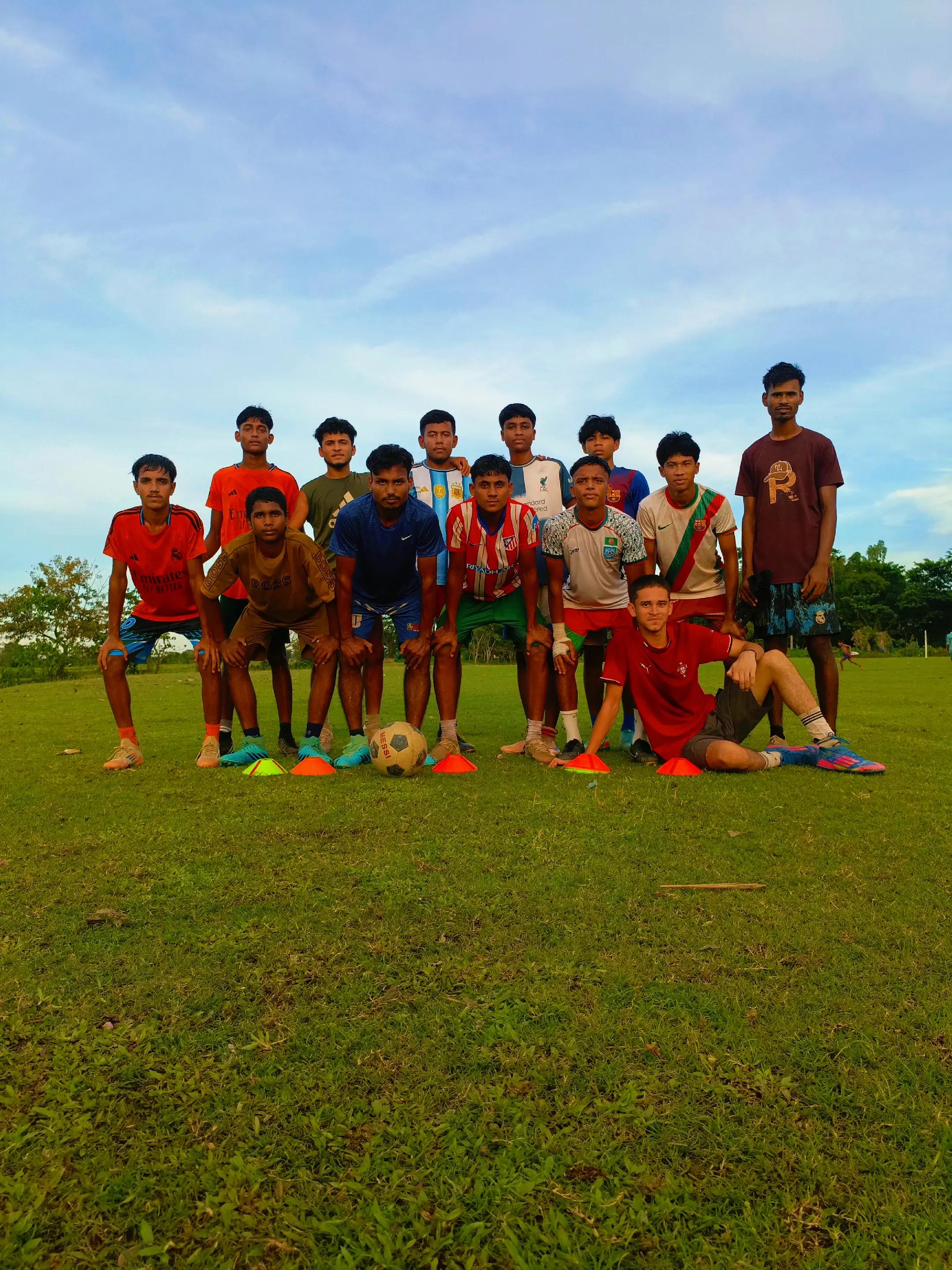 @IK 🥰🤟.. AKASH☠️⚽🤟🇧🇩