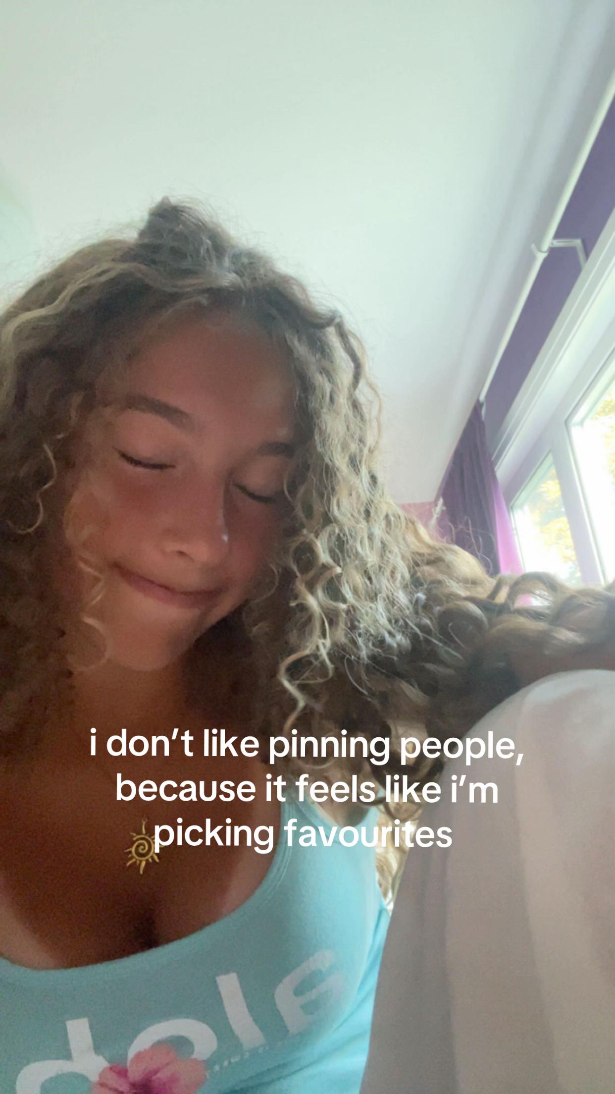 @🫢