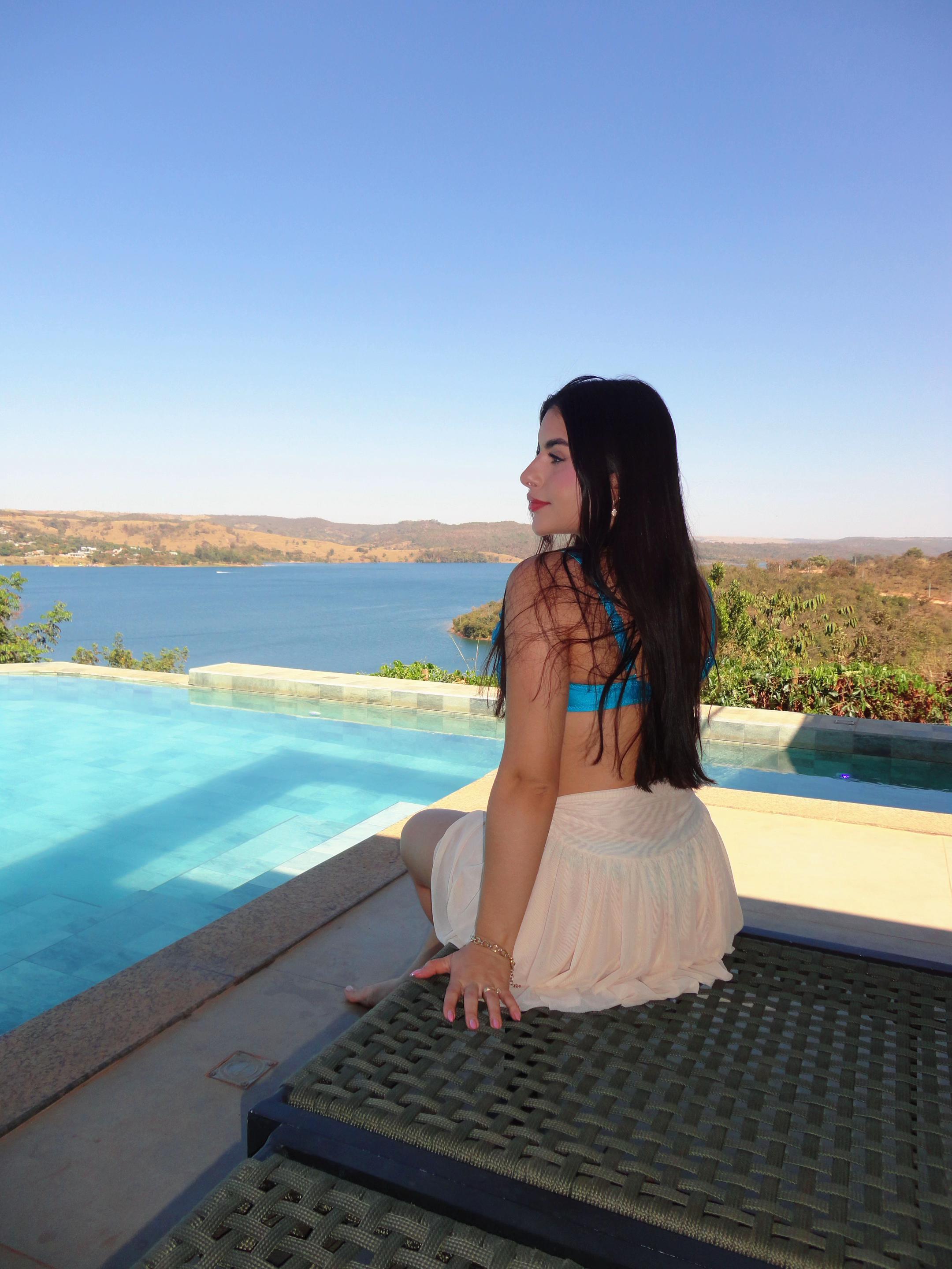 @Bella