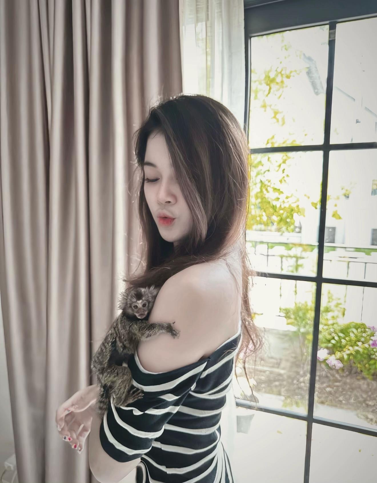 @Shweyi win Htet San