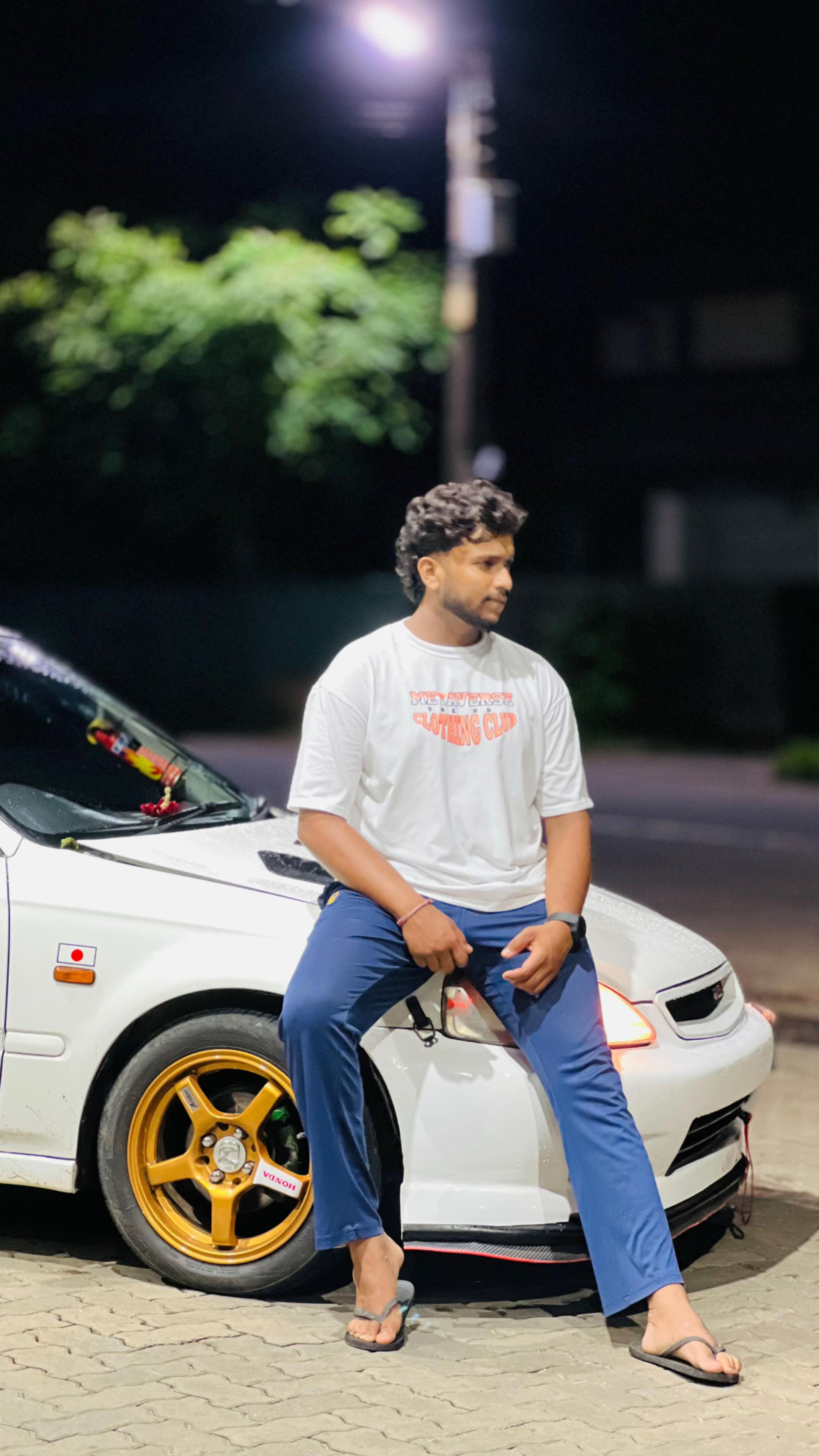 @Ravii⚓️🇱🇰