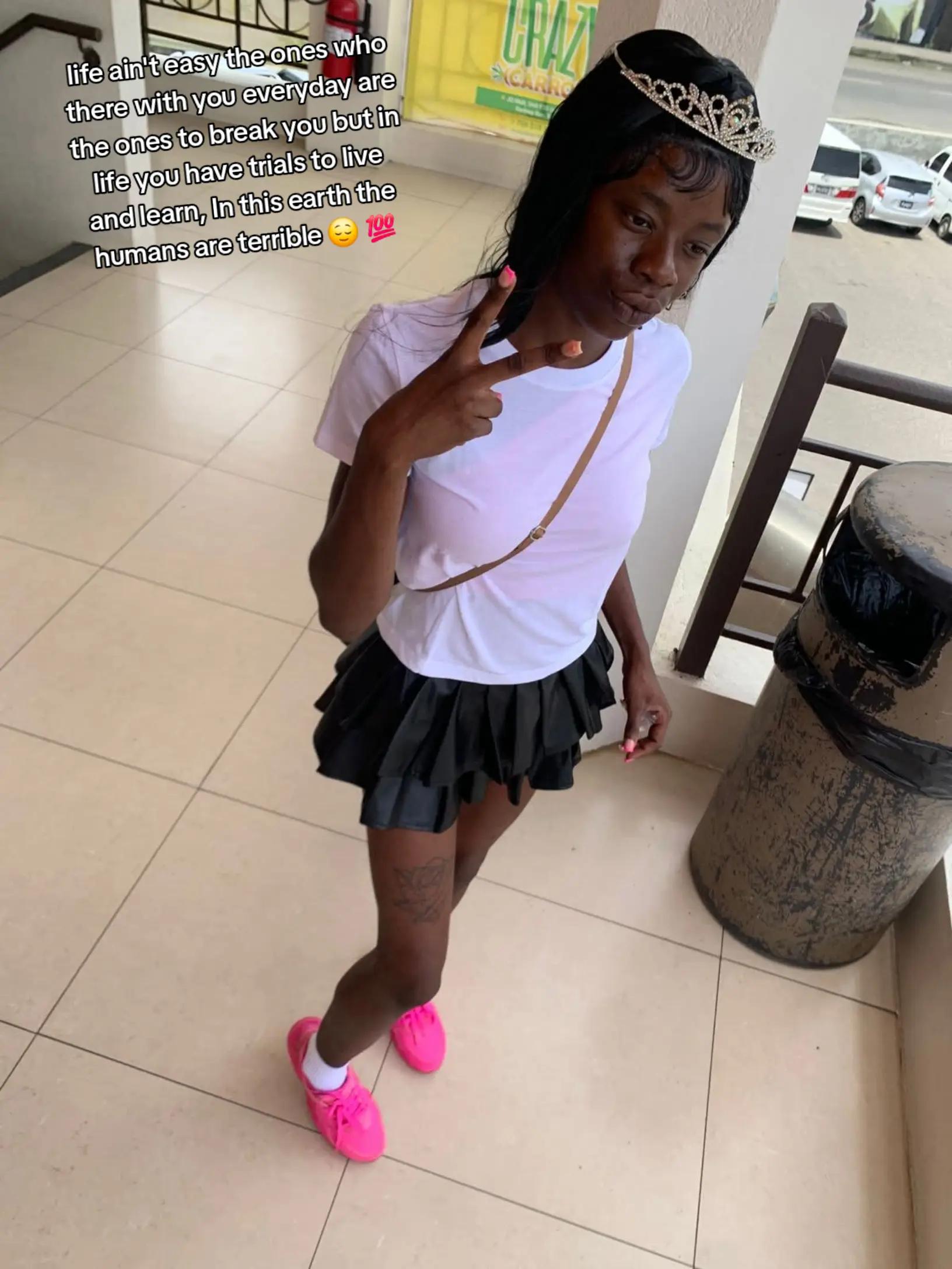 @ẞhøřt ẞlïmåźżź🧏🏾♀️😶