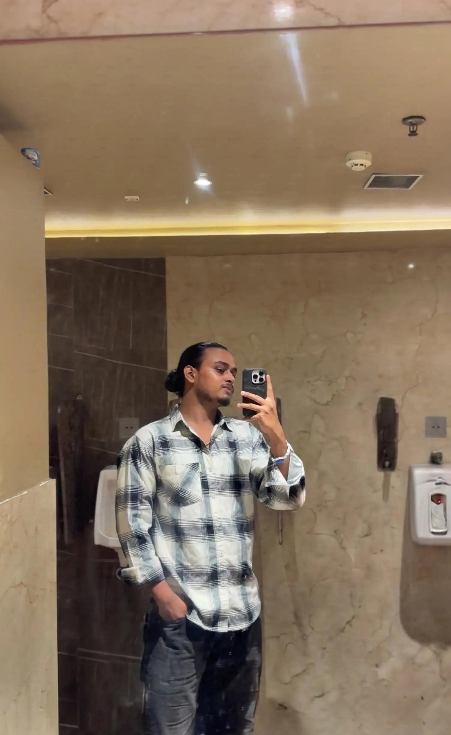 @RAJA SAHEB 👑