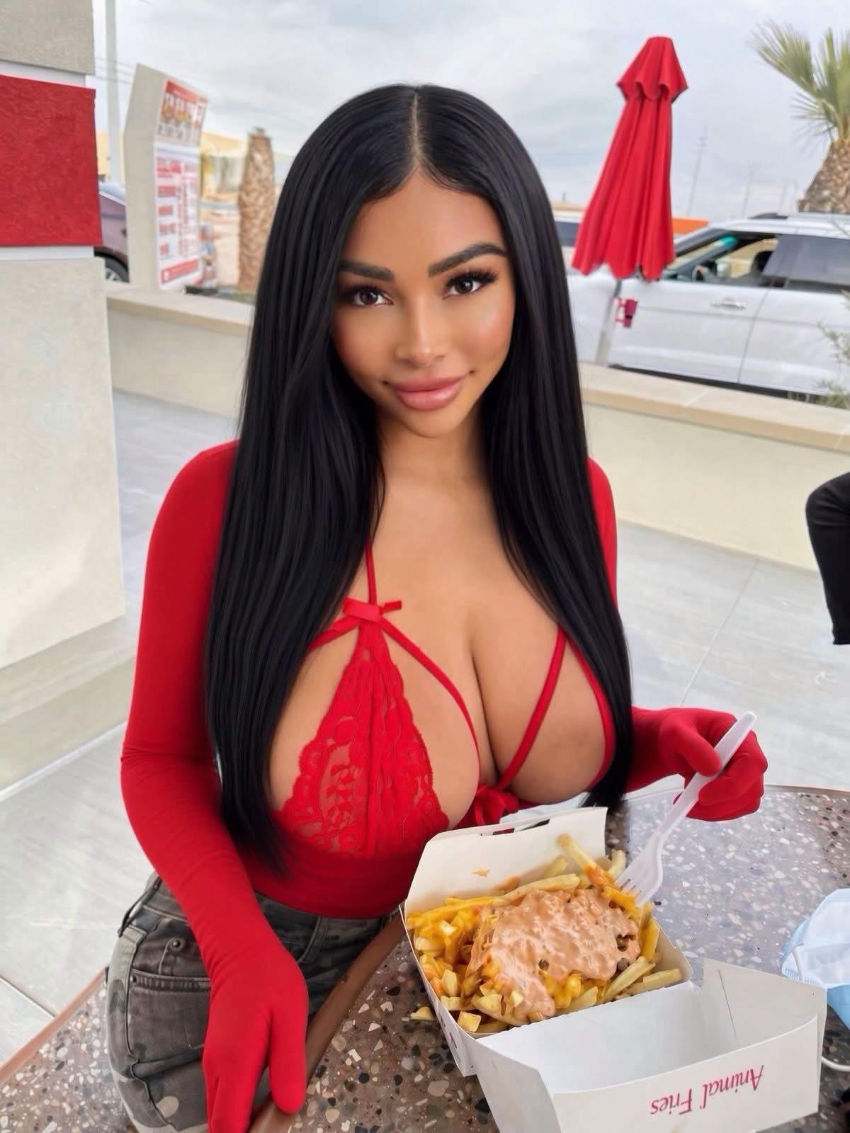 @Brittanya Razavi🏝️