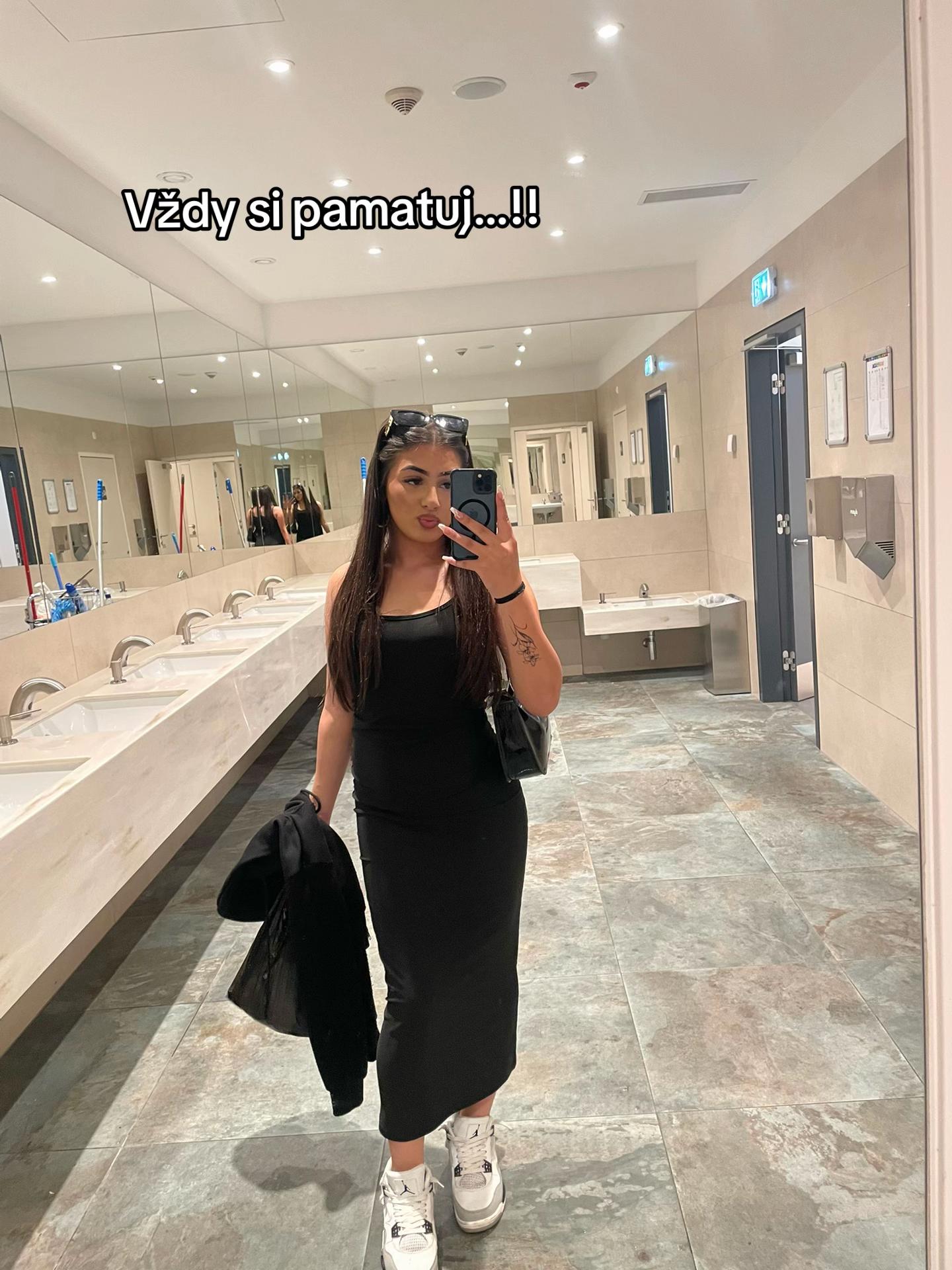 @Domina🤍
