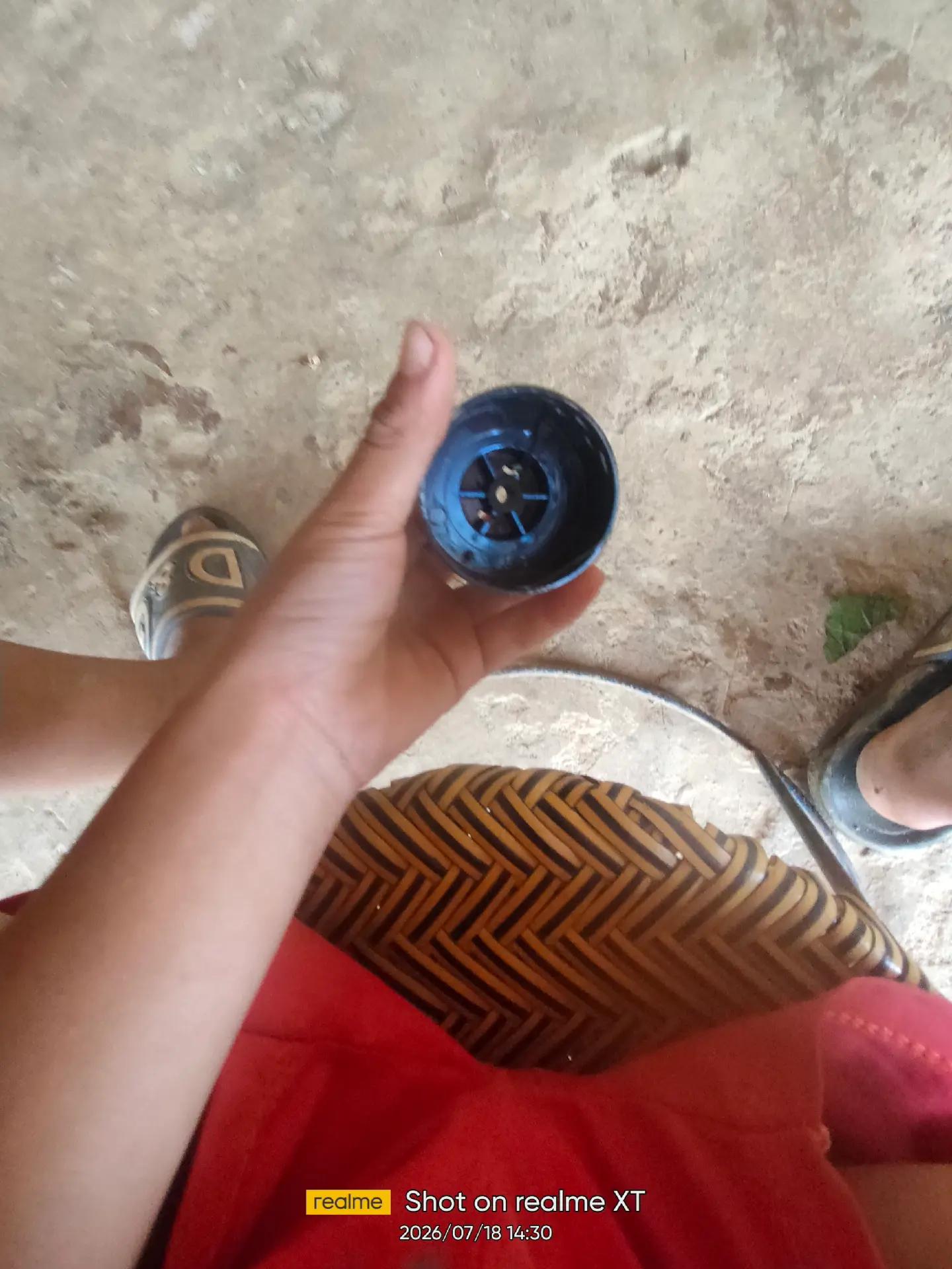 @cậu bé chơi gà
