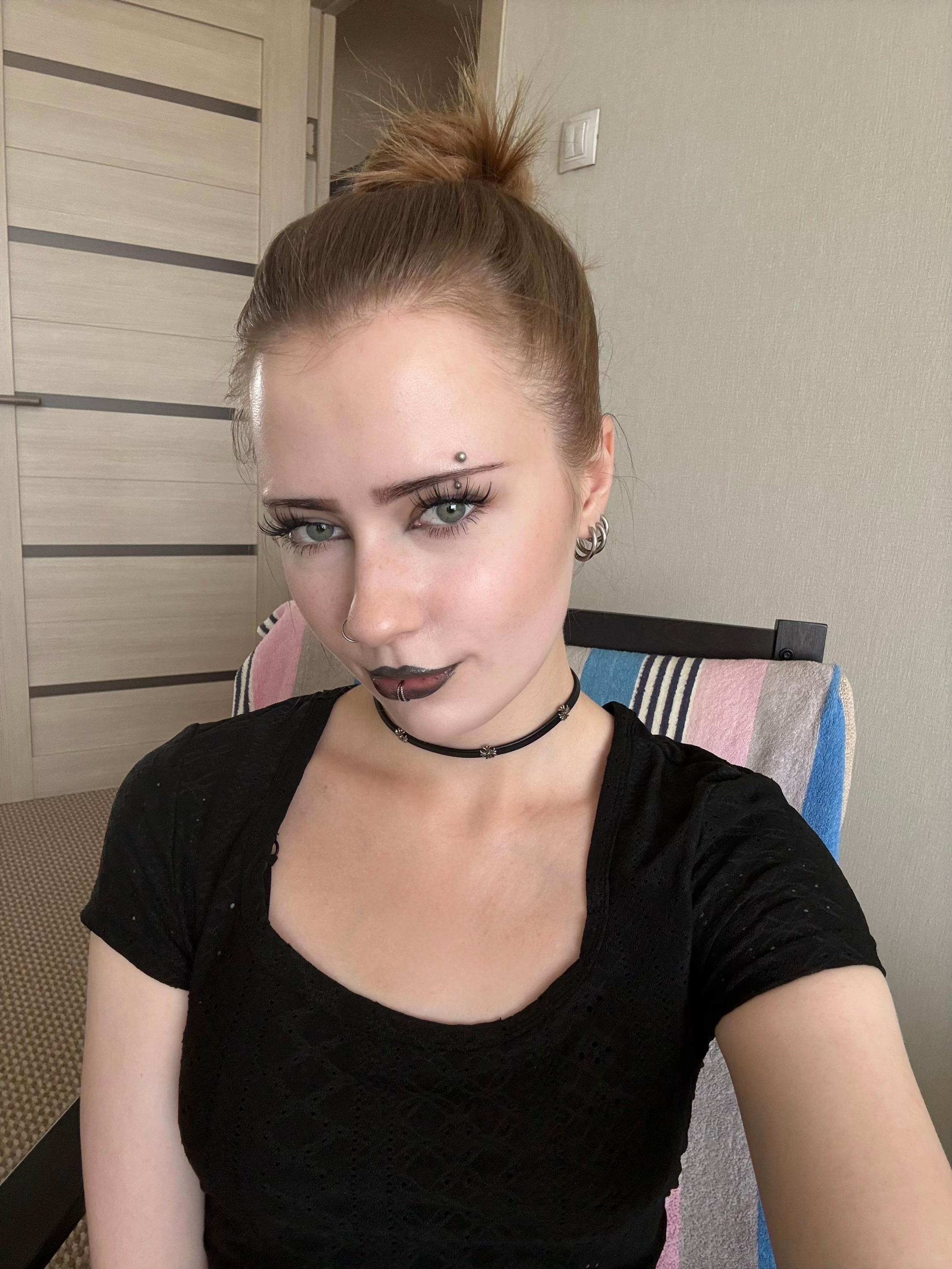 @◤✞ 𝖌𝖗𝖊𝖊𝖓 𝖜𝖔𝖒𝖆𝖓 ✞◥